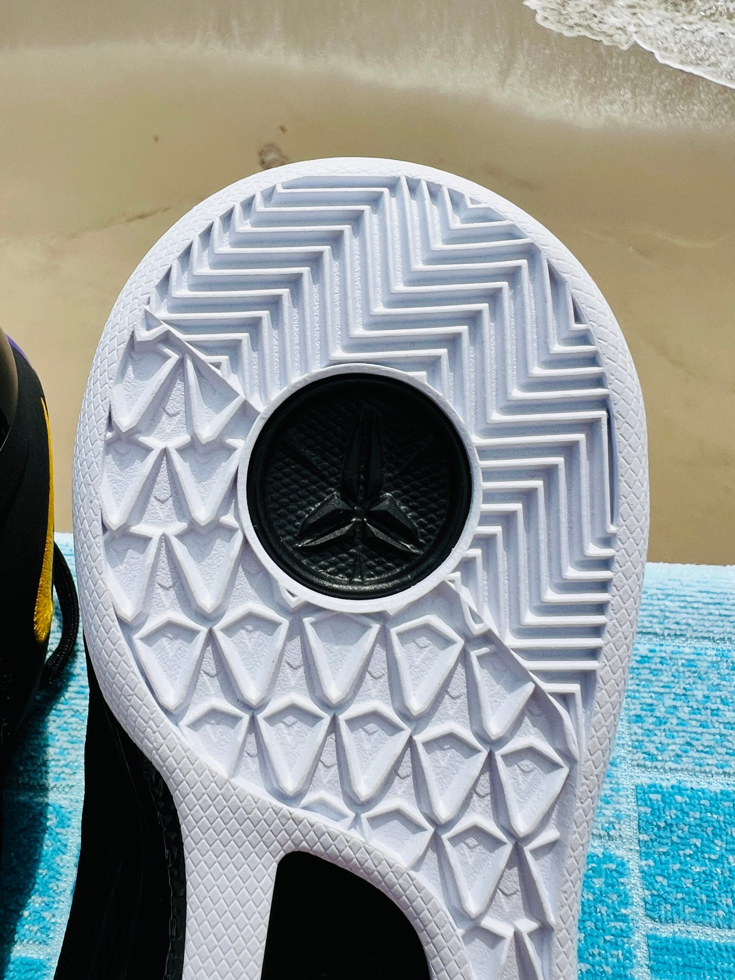 Kobe 8 Protro Lakers Away - 10M/11.5W (HF9550-001)