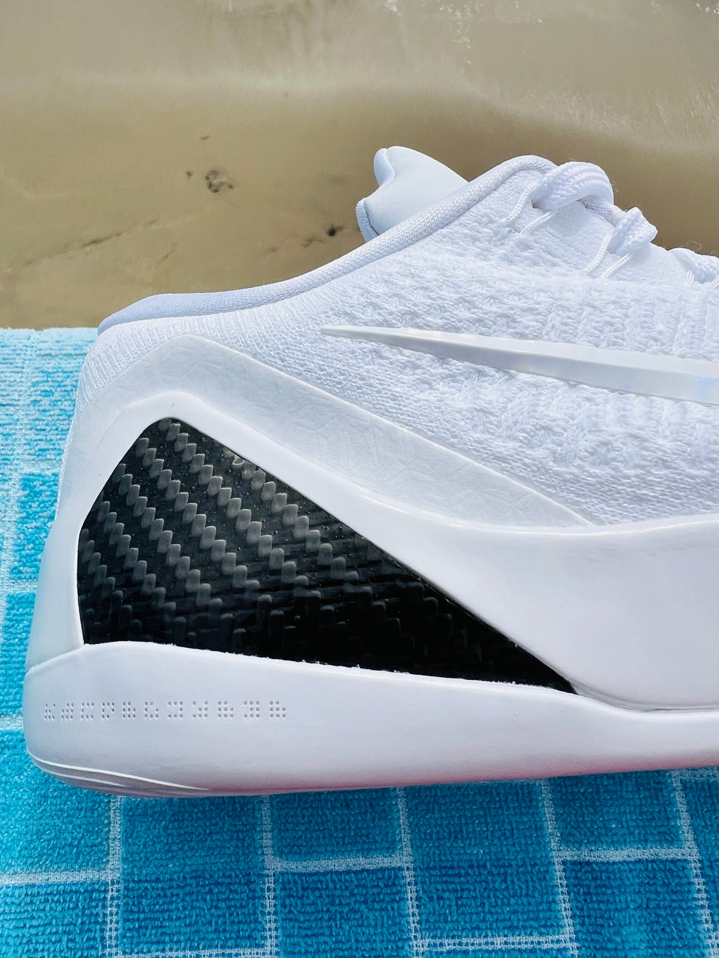 Kobe 9 Elite Low Protro Halo - 9M/10.5W (FZ7334-100)