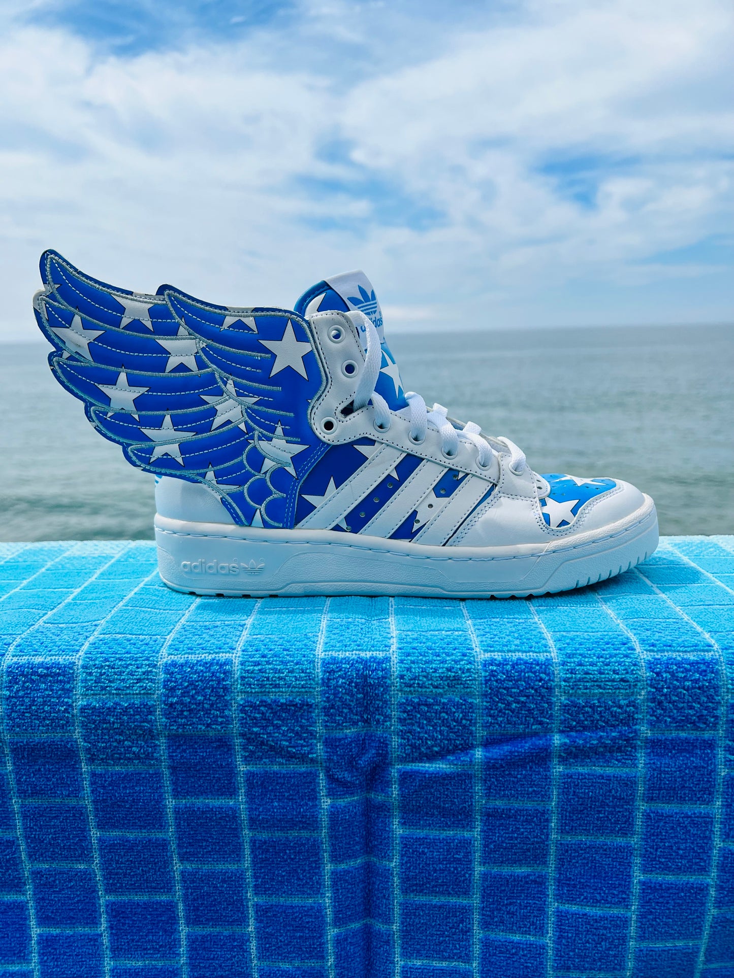 2012 Adidas Wings Stars & Strips x Jeremy Scott - 8M/9.5W (V24619)
