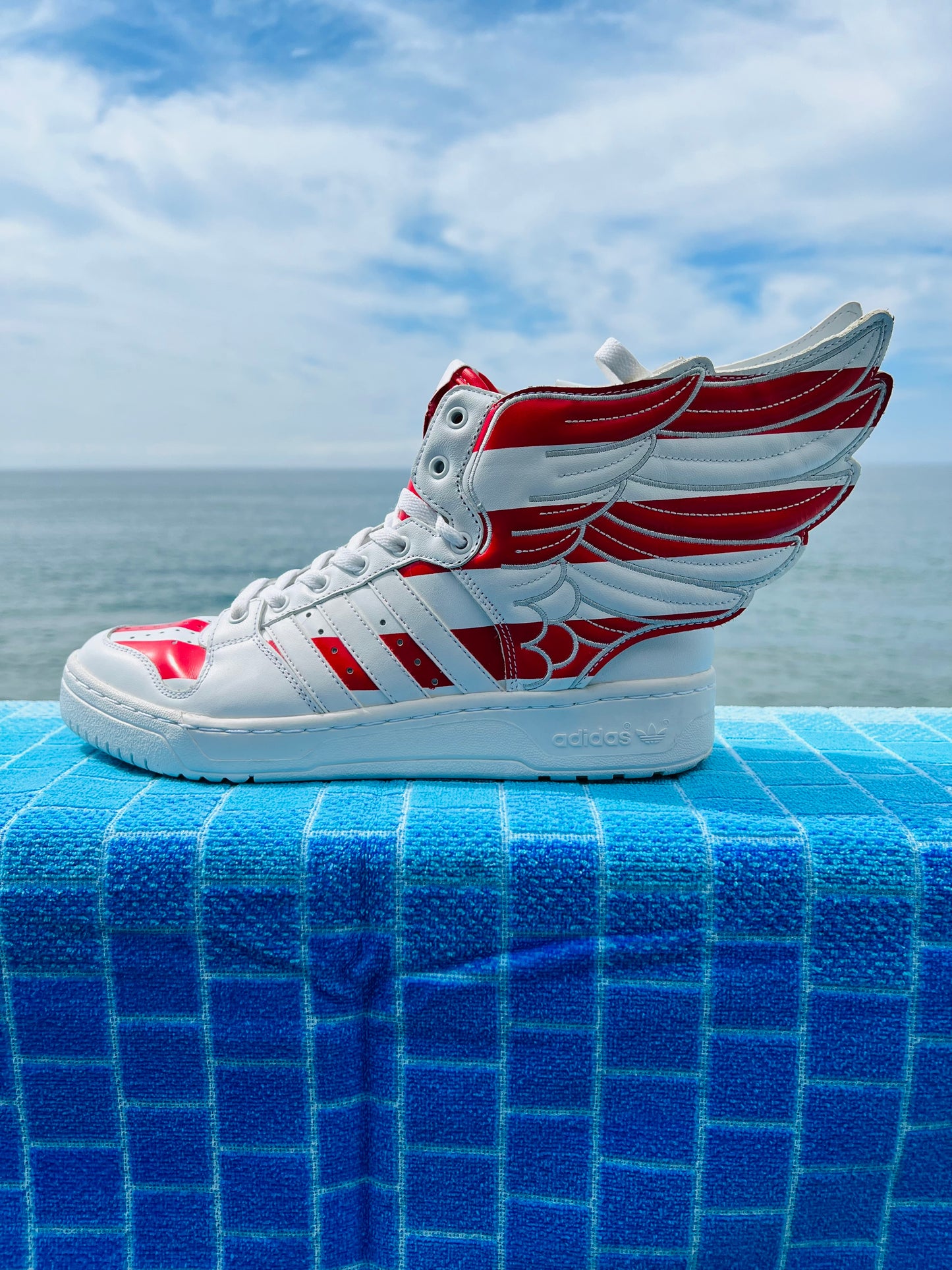 2012 Adidas Wings Stars & Strips x Jeremy Scott - 8M/9.5W (V24619)