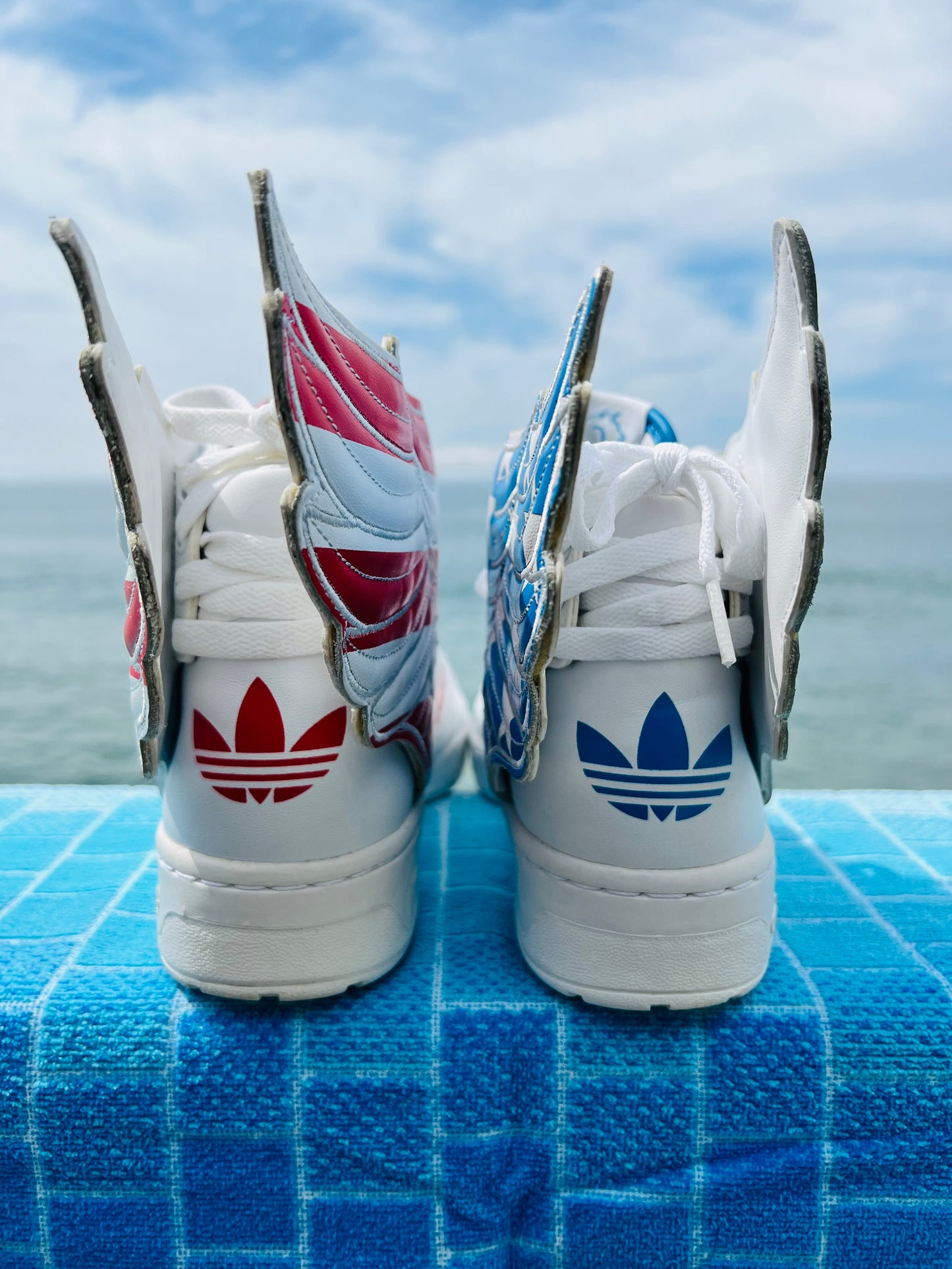 2012 Adidas Wings Stars & Strips x Jeremy Scott - 8M/9.5W (V24619)