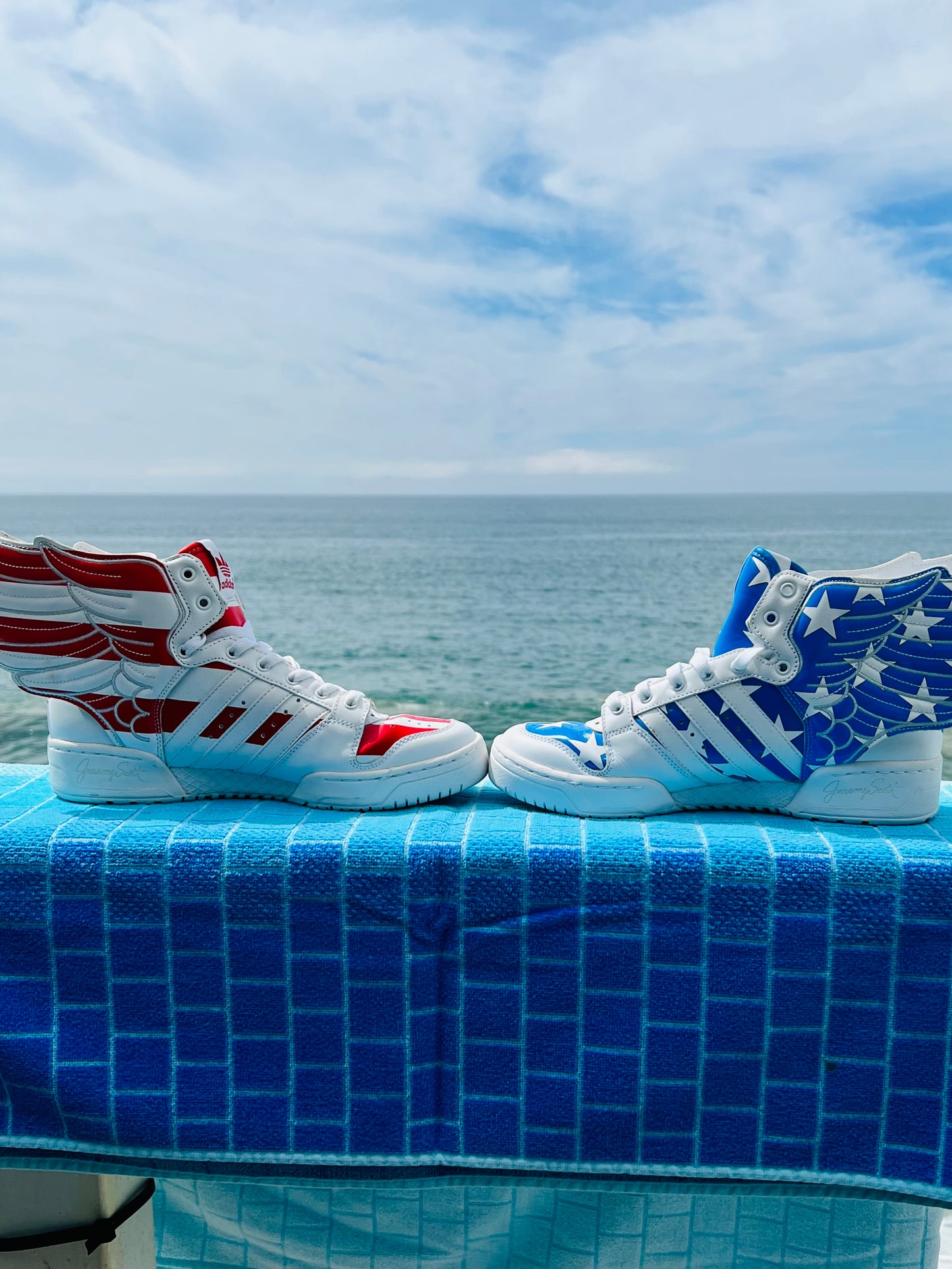 2012 Adidas Wings Stars & Strips x Jeremy Scott - 8M/9.5W (V24619)