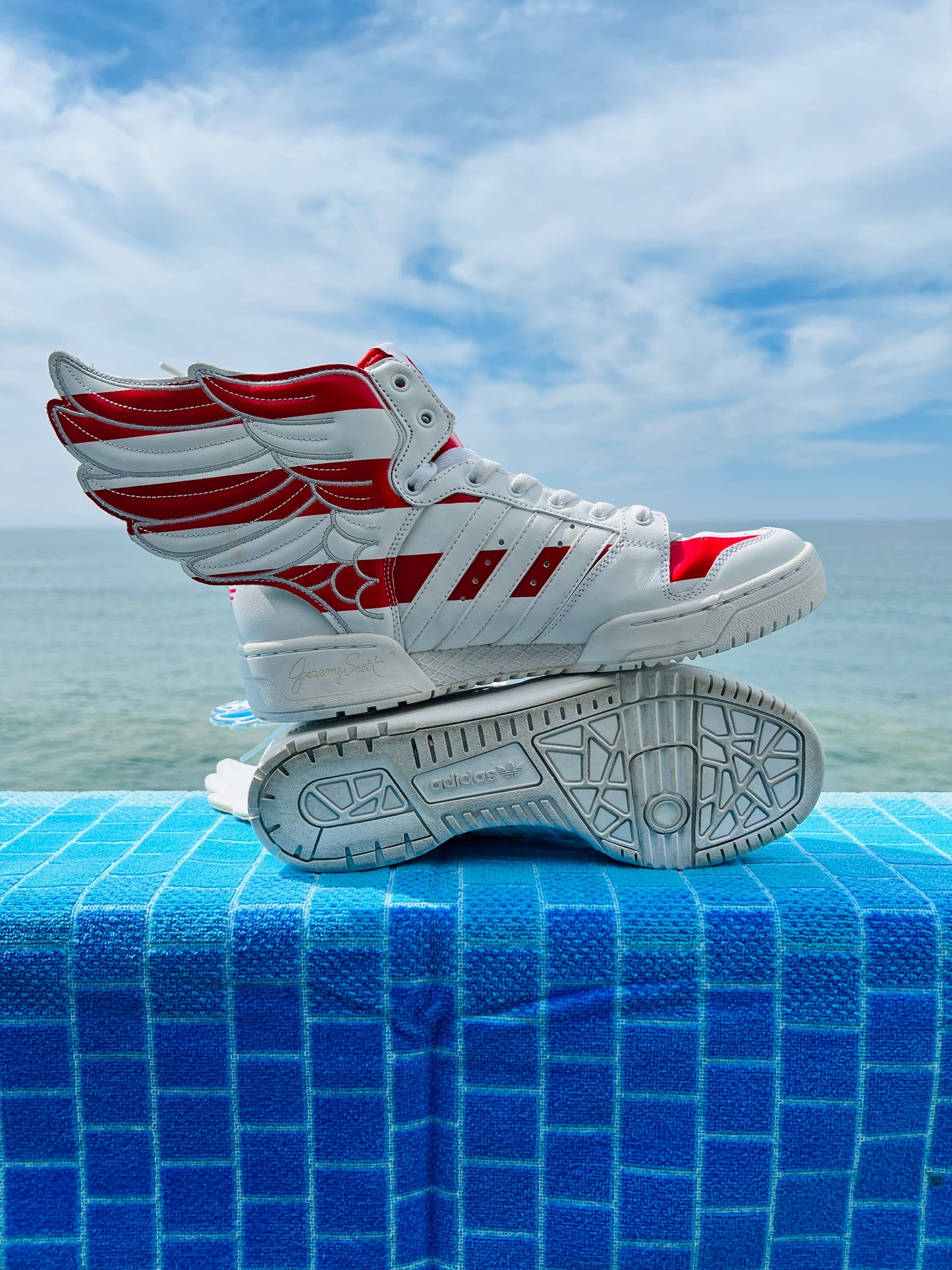 2012 Adidas Wings Stars & Strips x Jeremy Scott - 8M/9.5W (V24619)
