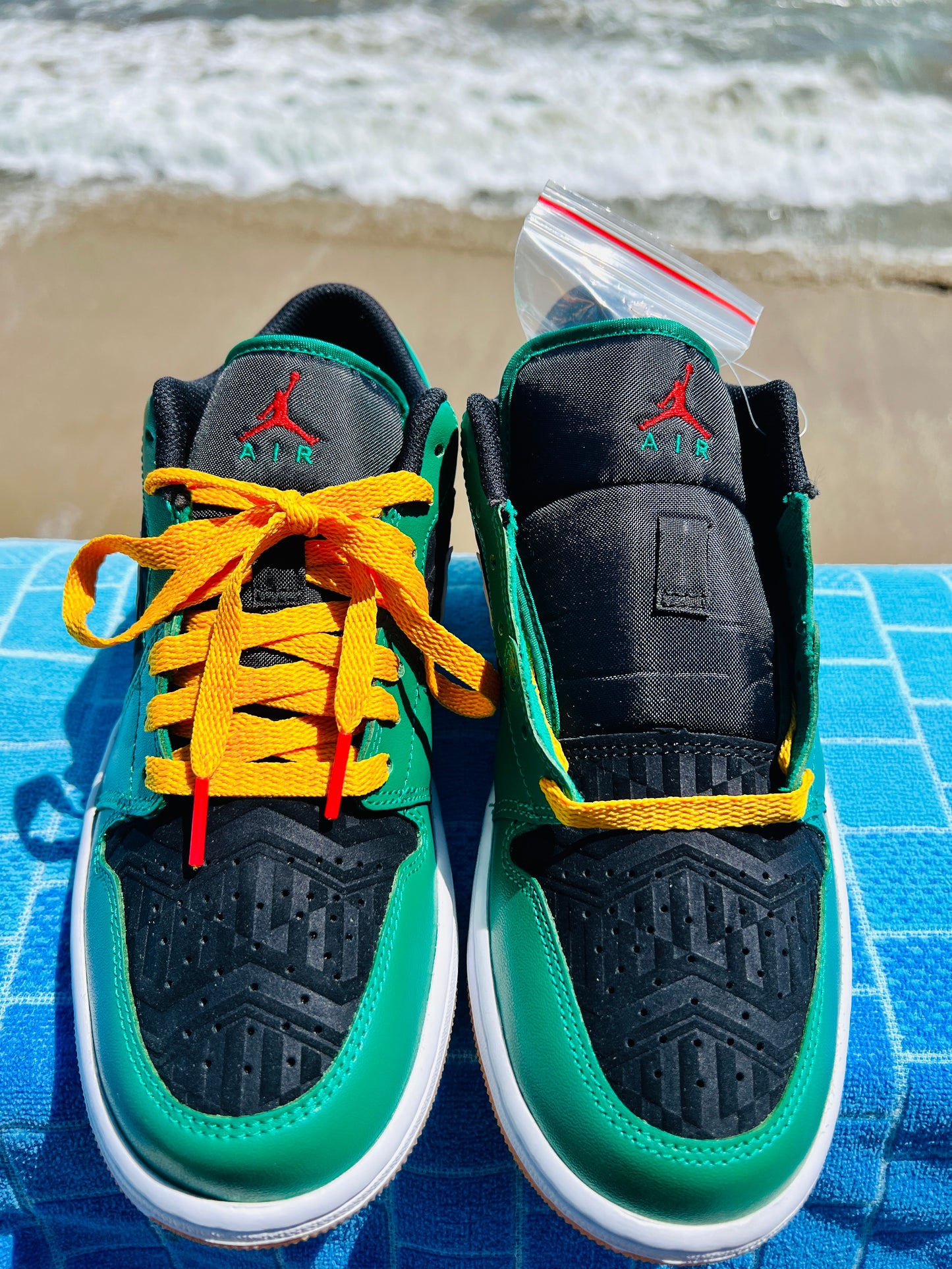 2022 Jordan 1 Low SE Holiday Special - 8.5M/10W (DQ8422-300)