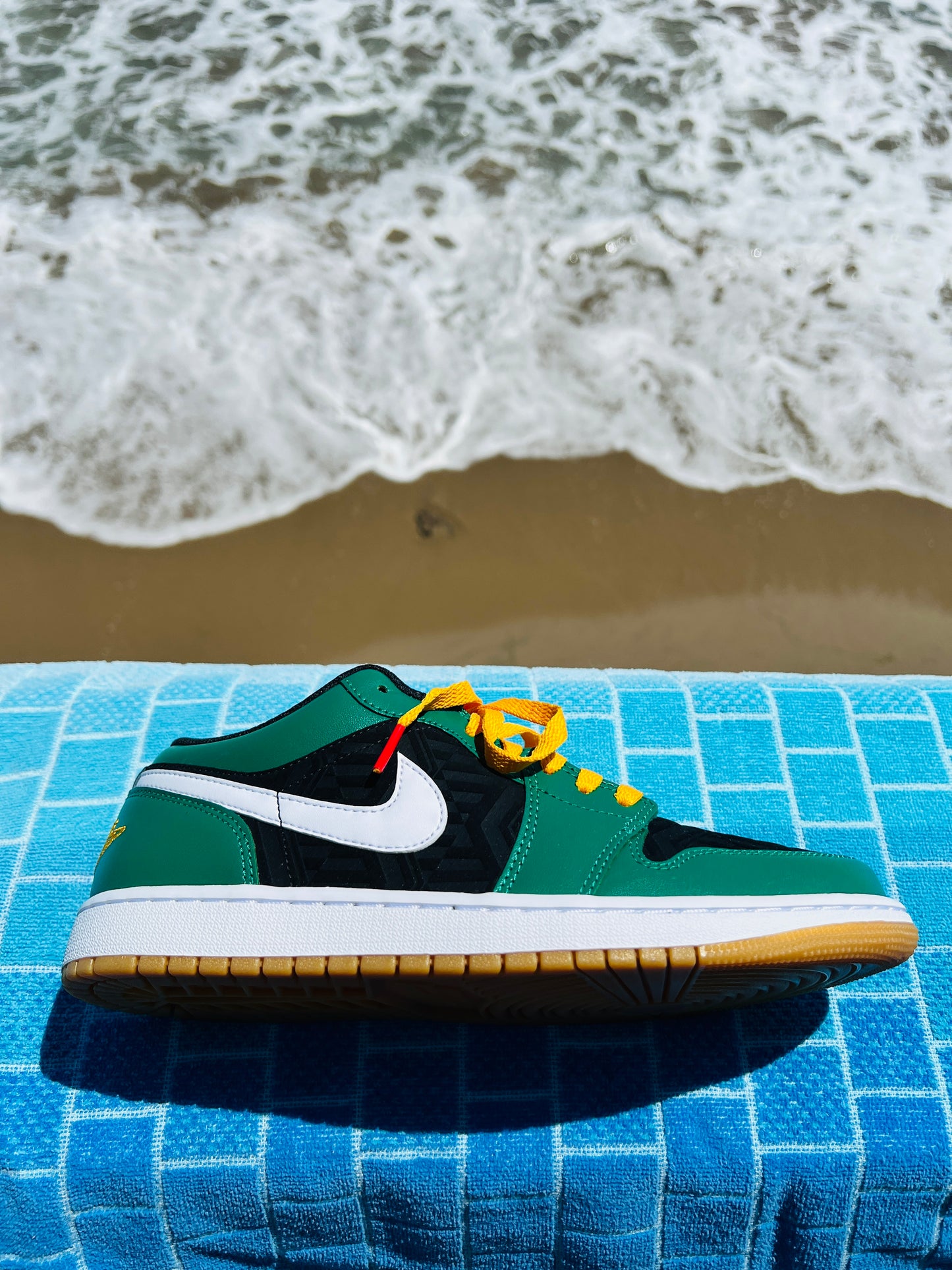 2022 Jordan 1 Low SE Holiday Special - 8.5M/10W (DQ8422-300)