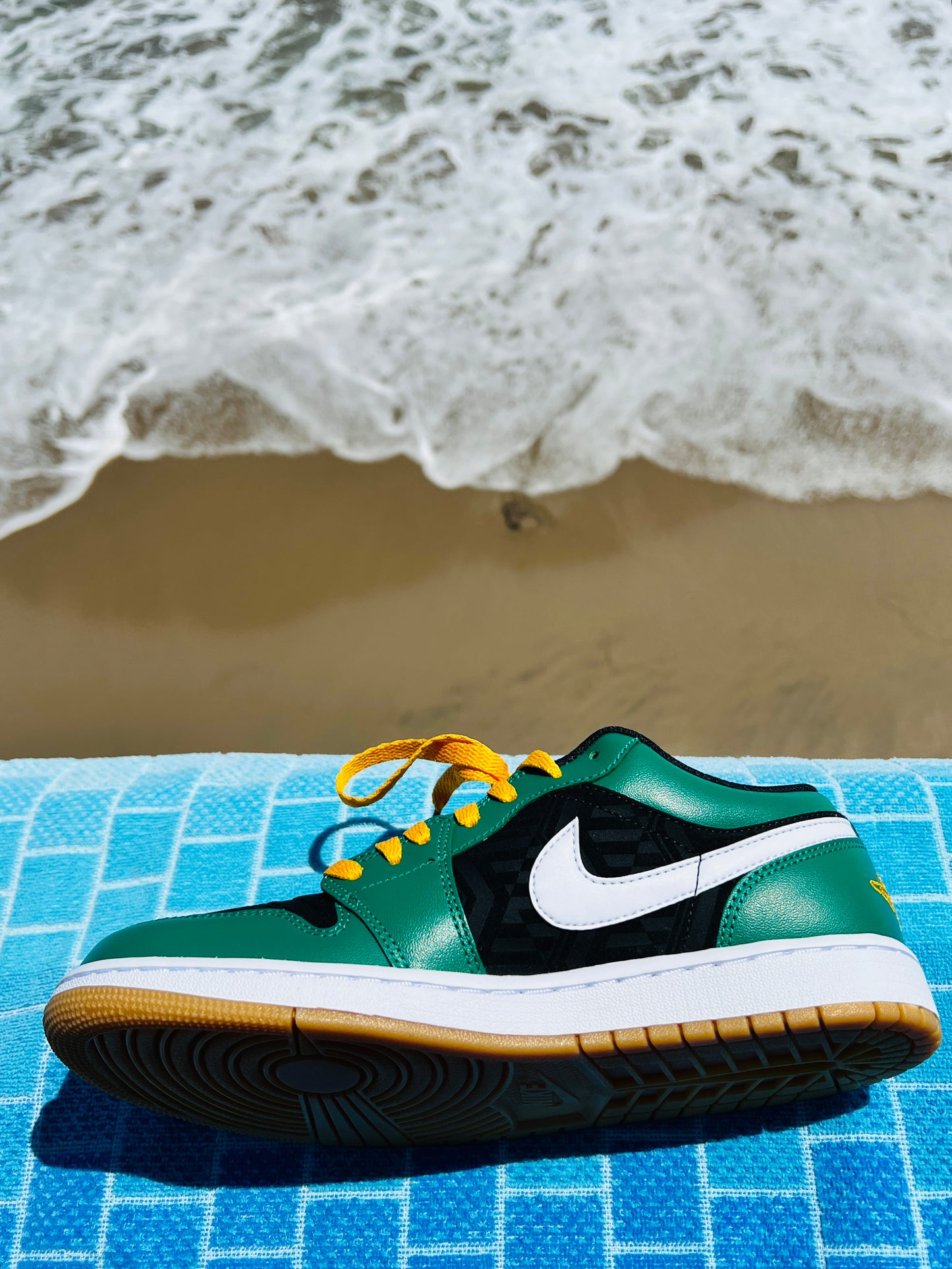 2022 Jordan 1 Low SE Holiday Special - 8.5M/10W (DQ8422-300)