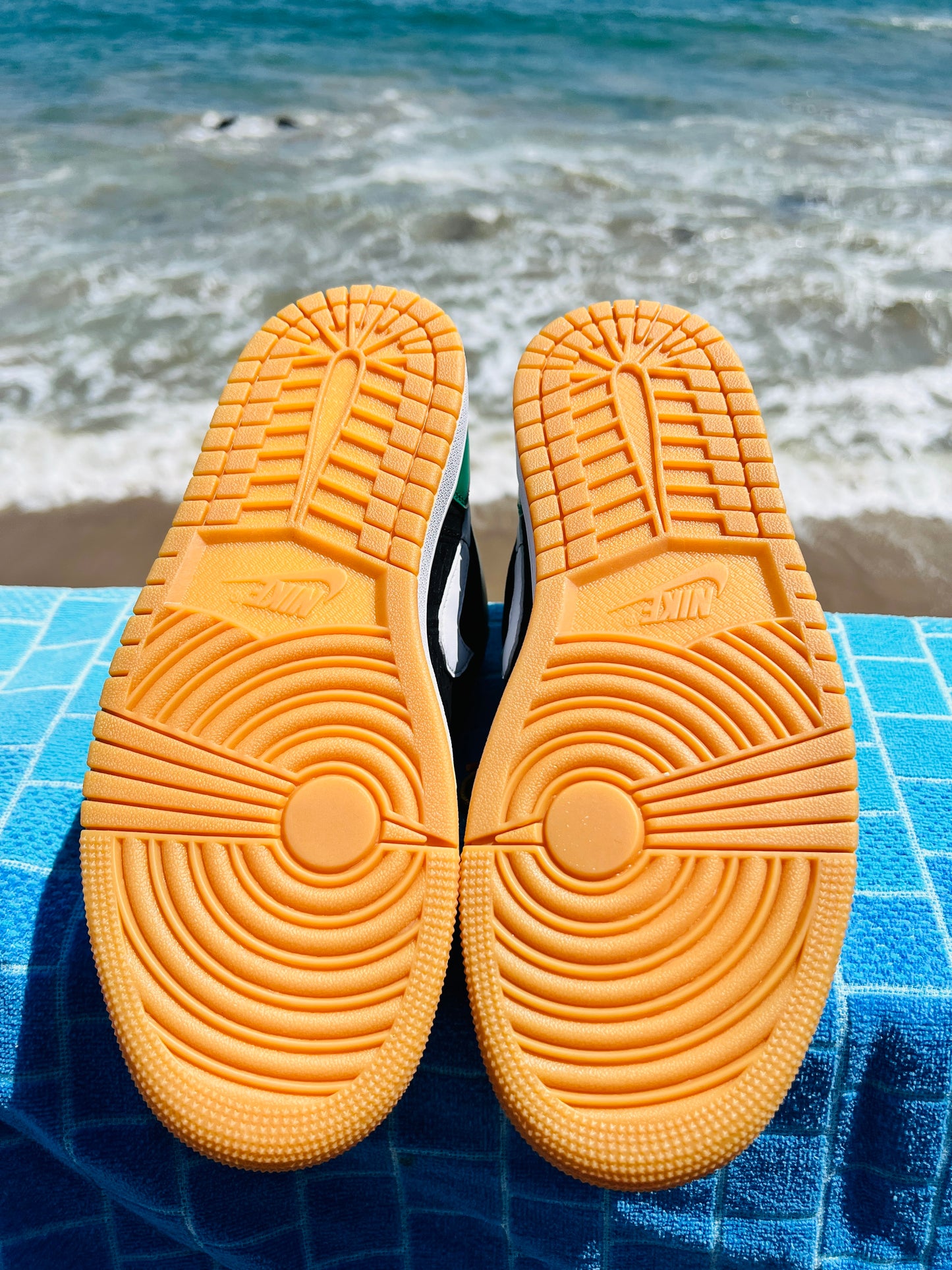 2022 Jordan 1 Low SE Holiday Special - 8.5M/10W (DQ8422-300)
