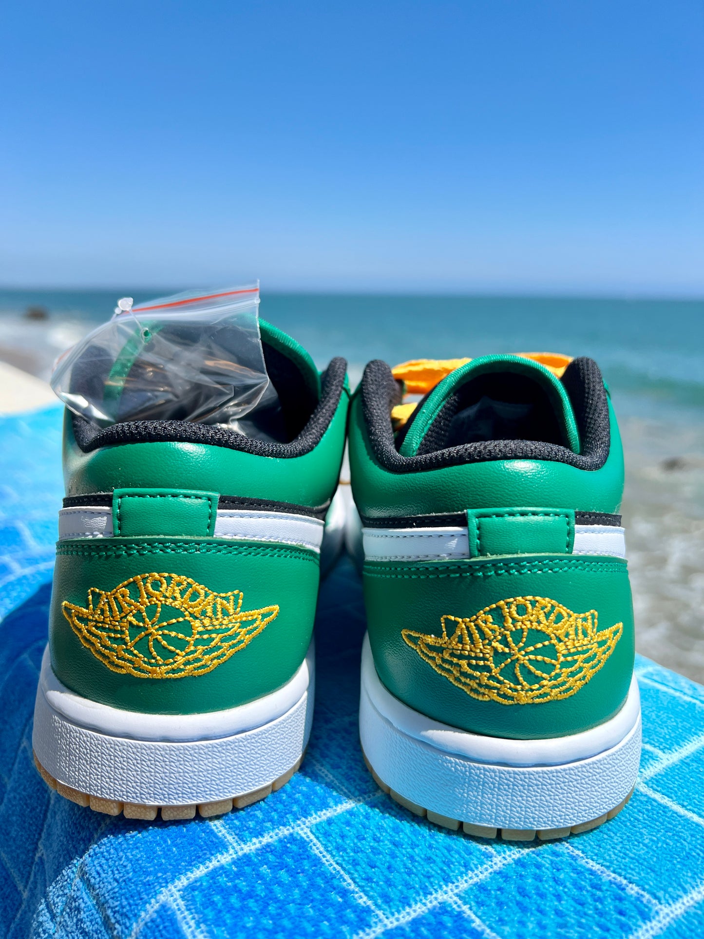 2022 Jordan 1 Low SE Holiday Special - 8.5M/10W (DQ8422-300)