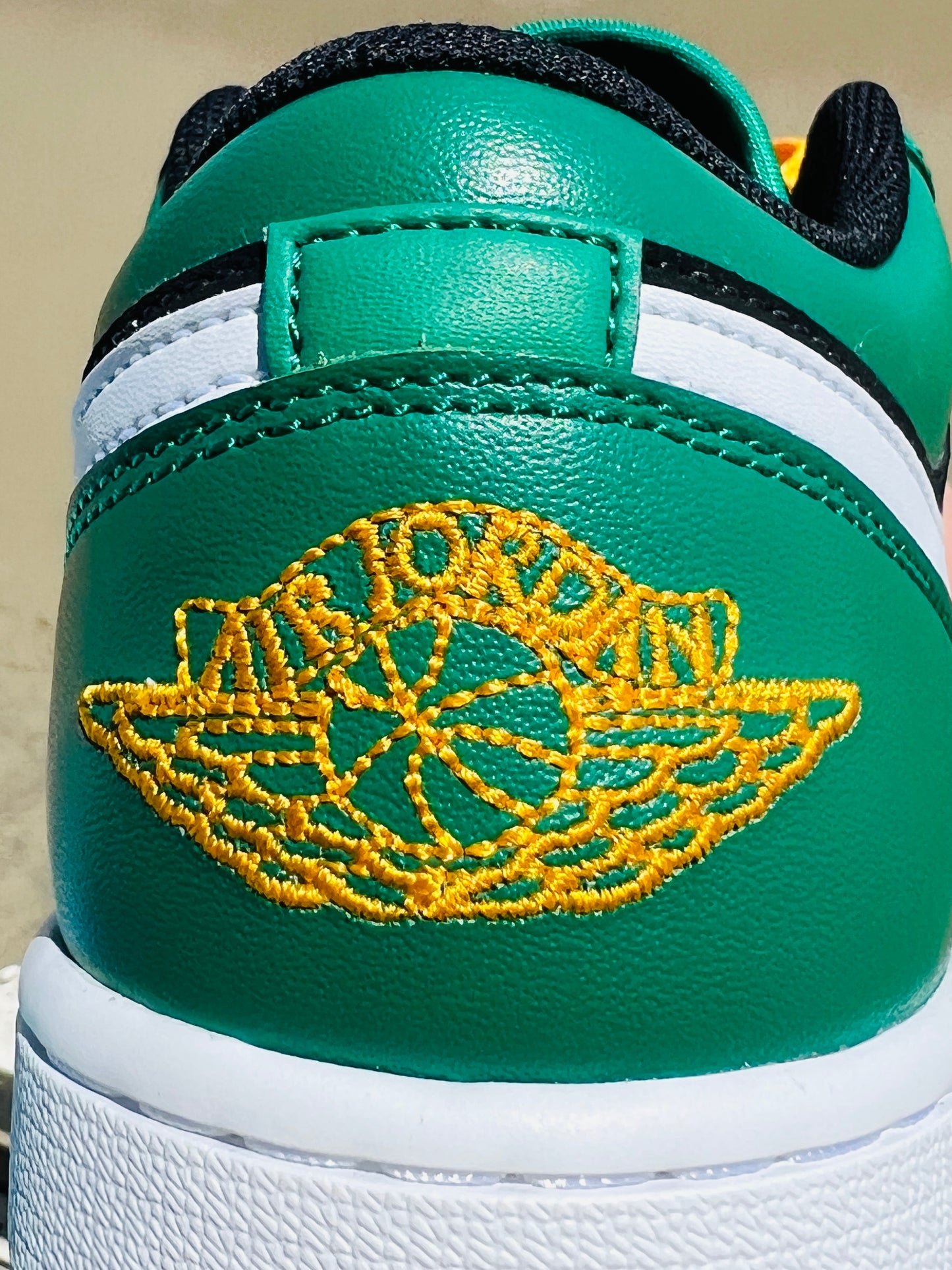 2022 Jordan 1 Low SE Holiday Special - 8.5M/10W (DQ8422-300)