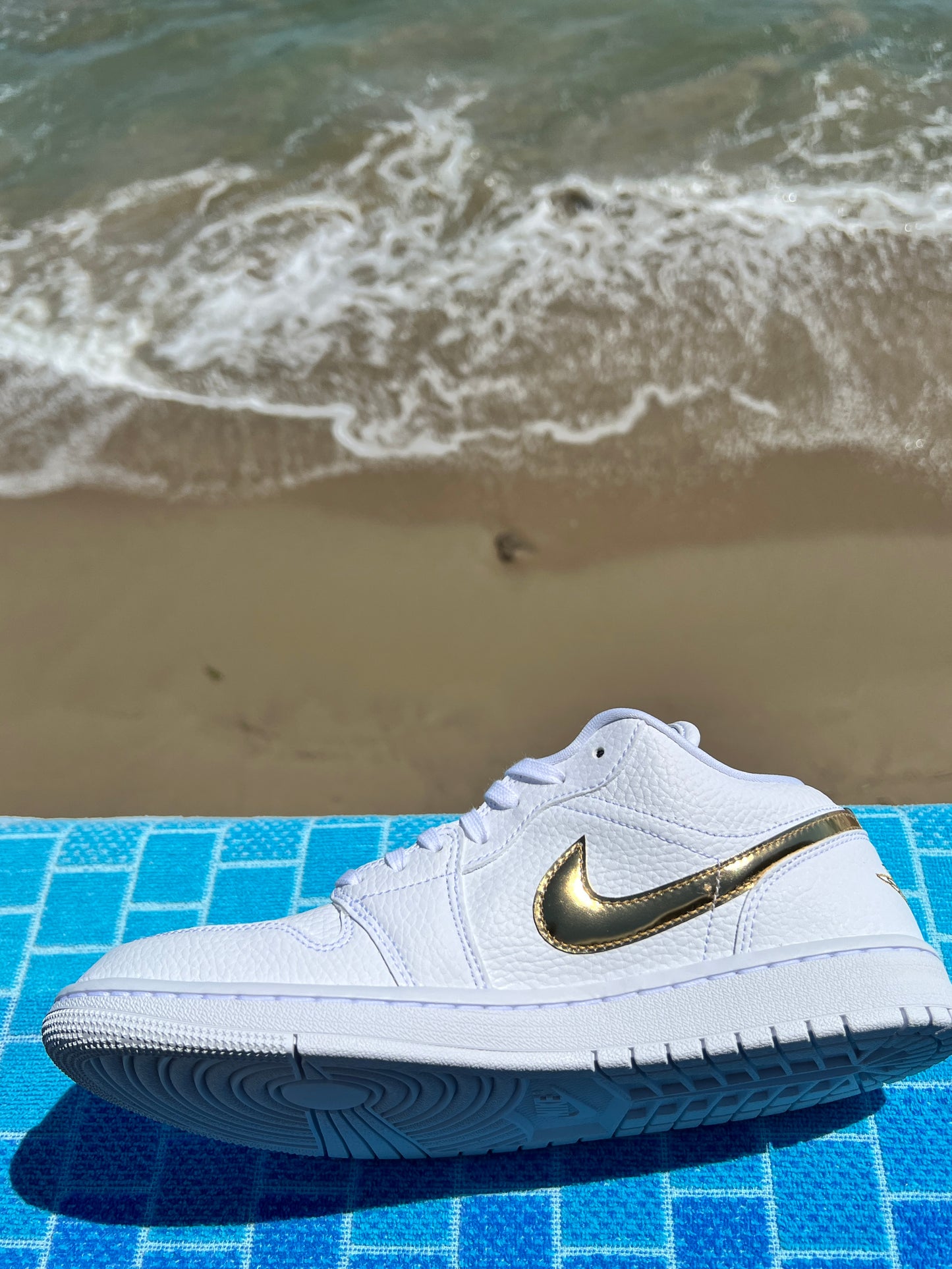 2020 Jordan 1 Low White Metallic Gold (CZ4776-100)