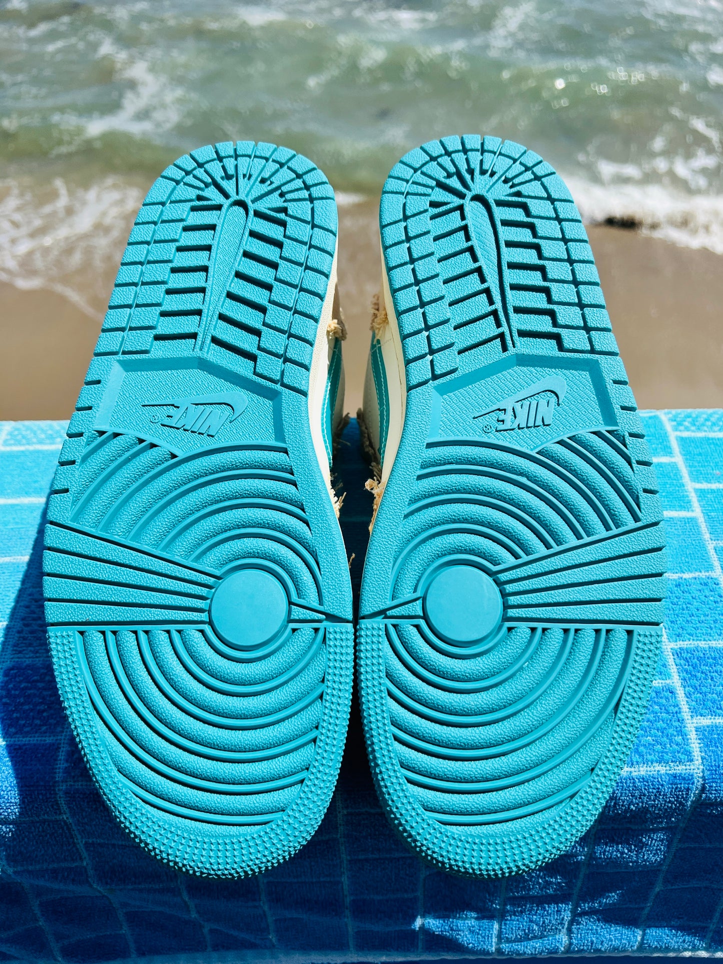 2024 Jordan 1 Low SE Wave - 9M/10.5W (HF4983-252)