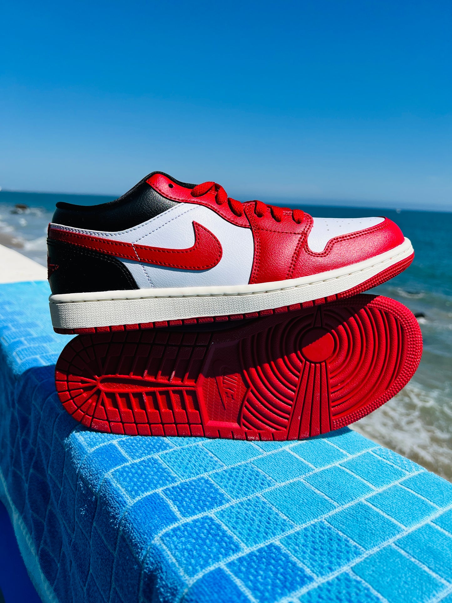 2022 Jordan 1 Retro Low OG Reverse Black Toe - 8M/9.5W (CZ0790-106)