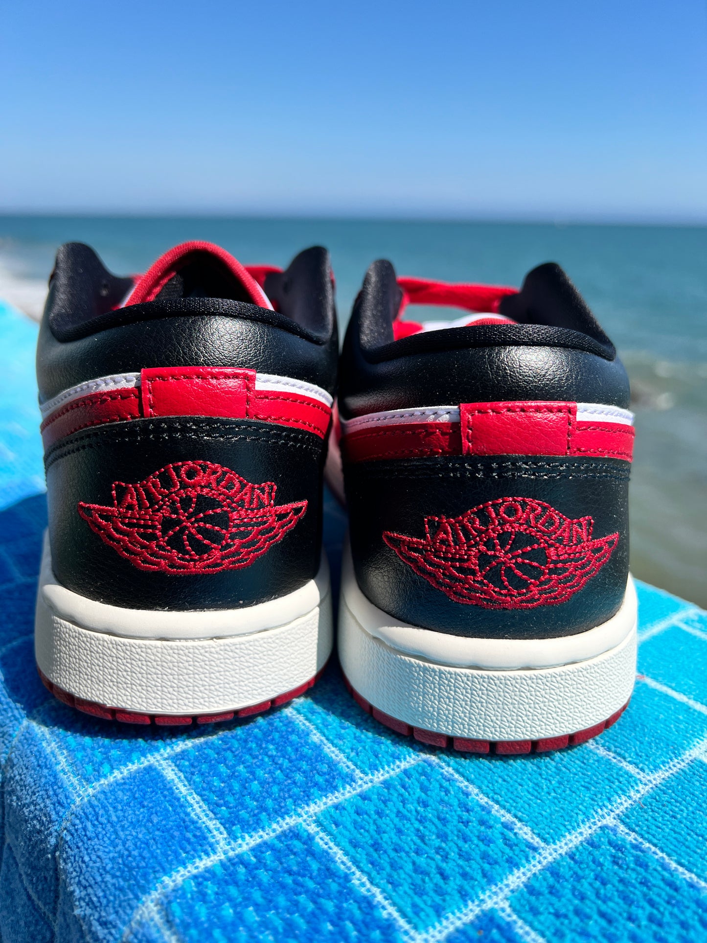 2022 Jordan 1 Retro Low OG Reverse Black Toe - 8M/9.5W (CZ0790-106)