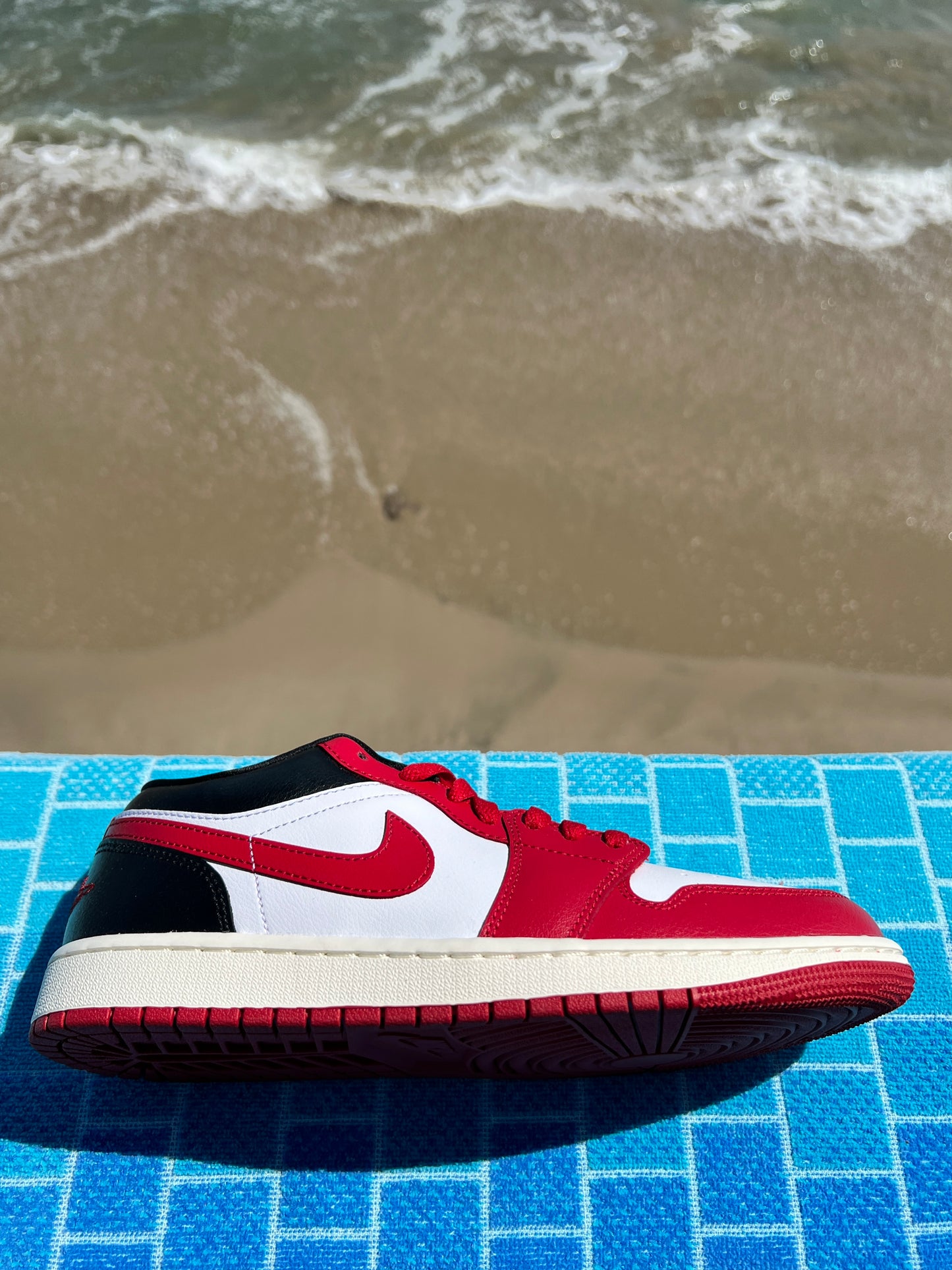 2022 Jordan 1 Retro Low OG Reverse Black Toe - 8M/9.5W (CZ0790-106)