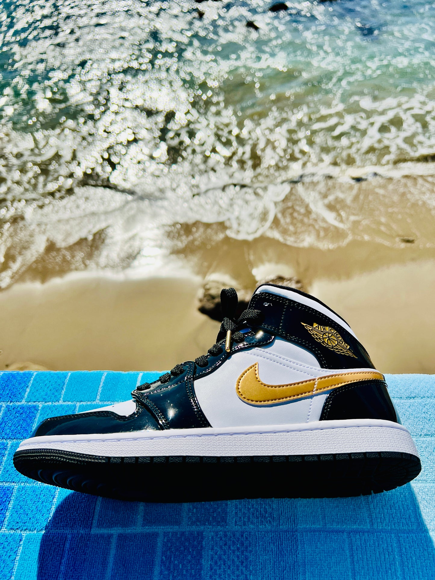 2023 Jordan 1 Mid Patent Black Tie (852542-007)