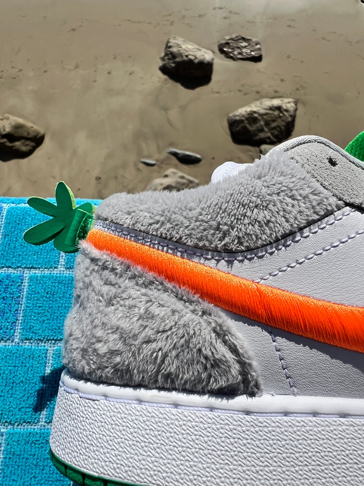 2023 Jordan 1 Low SE Rabbit (GS) - 7Y/7M/8.5W(DZ6333-063)