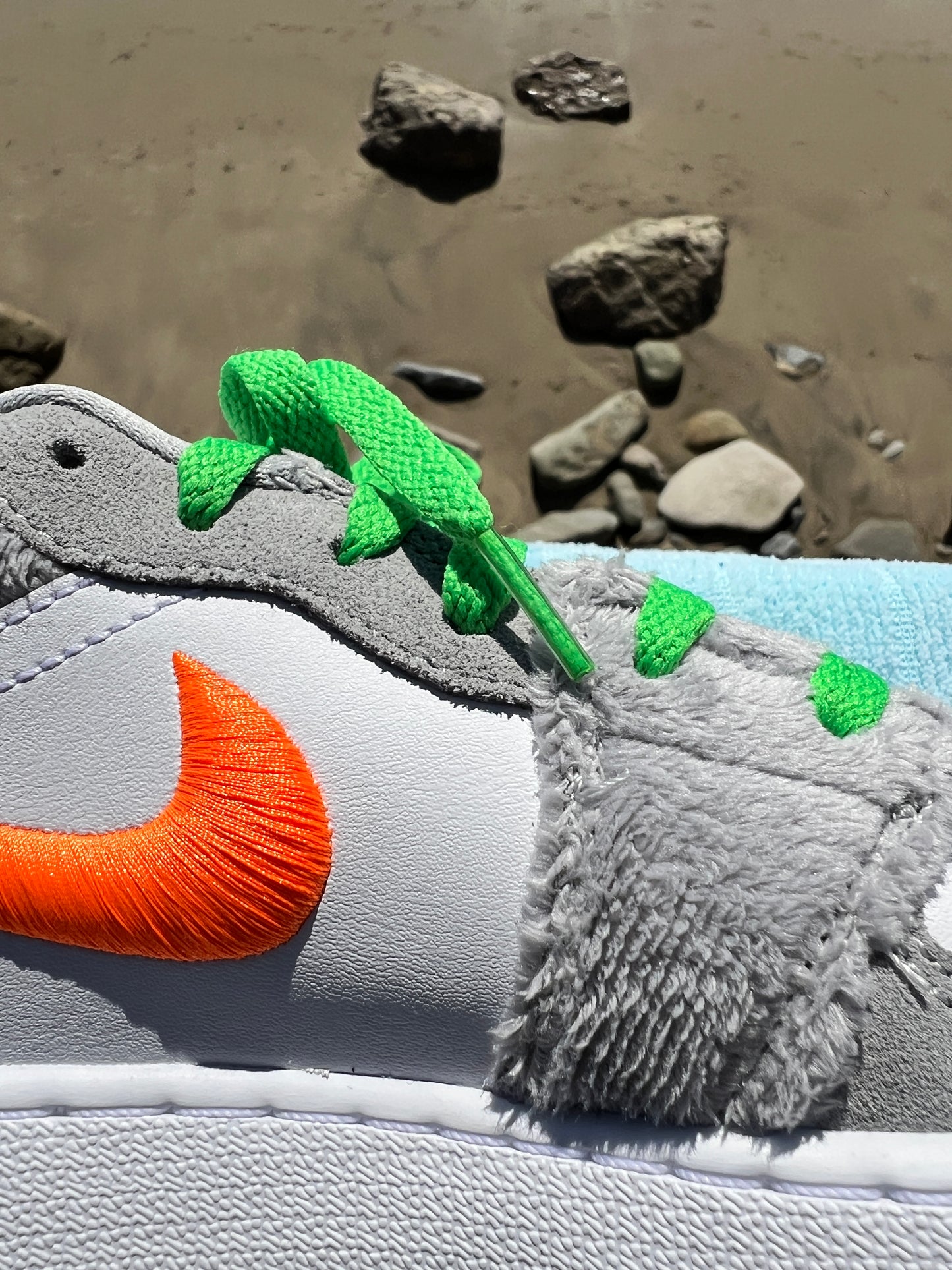 2023 Jordan 1 Low SE Rabbit (GS) - 7Y/7M/8.5W(DZ6333-063)