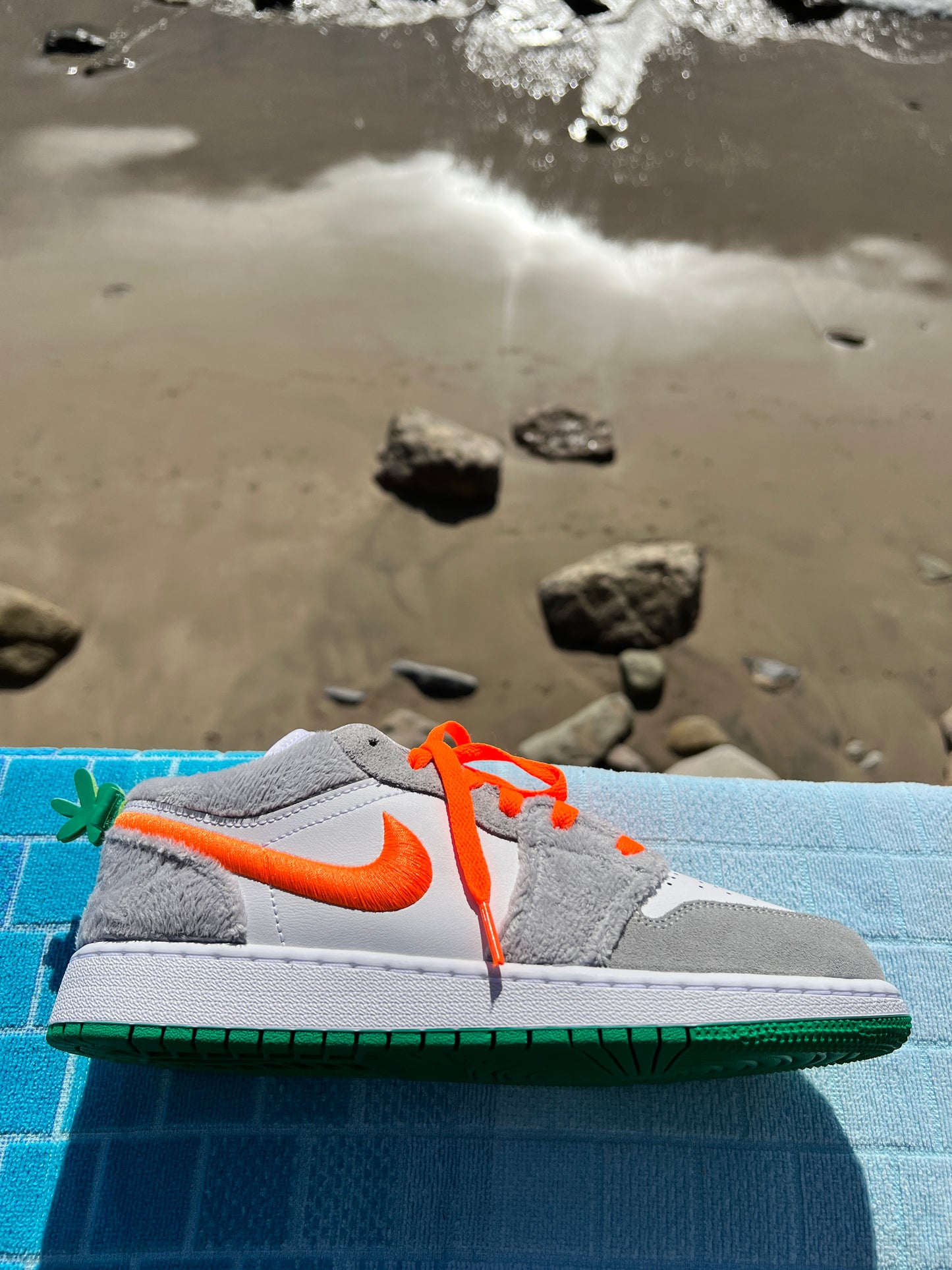 2023 Jordan 1 Low SE Rabbit (GS) - 7Y/7M/8.5W(DZ6333-063)