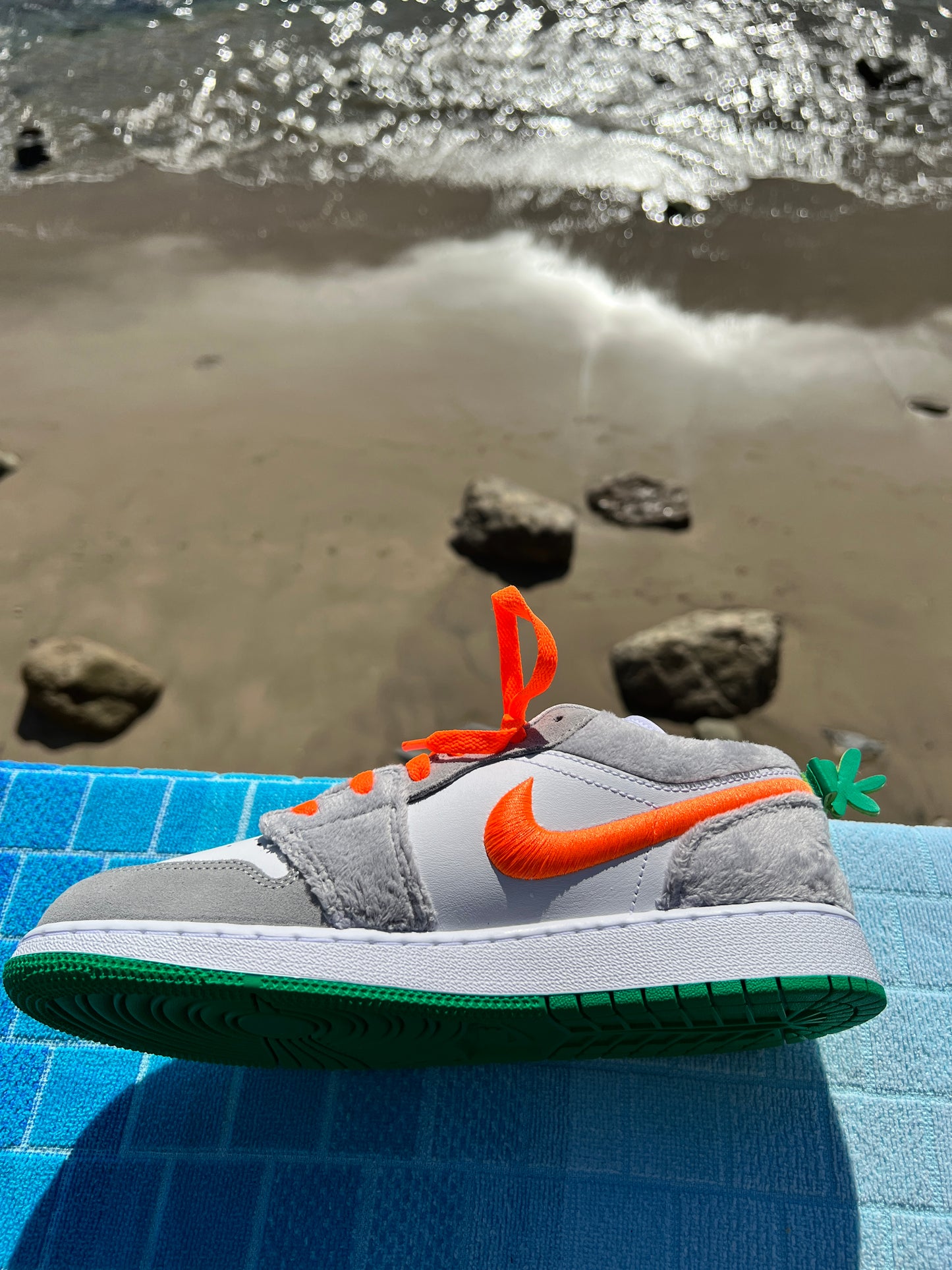 2023 Jordan 1 Low SE Rabbit (GS) - 7Y/7M/8.5W(DZ6333-063)
