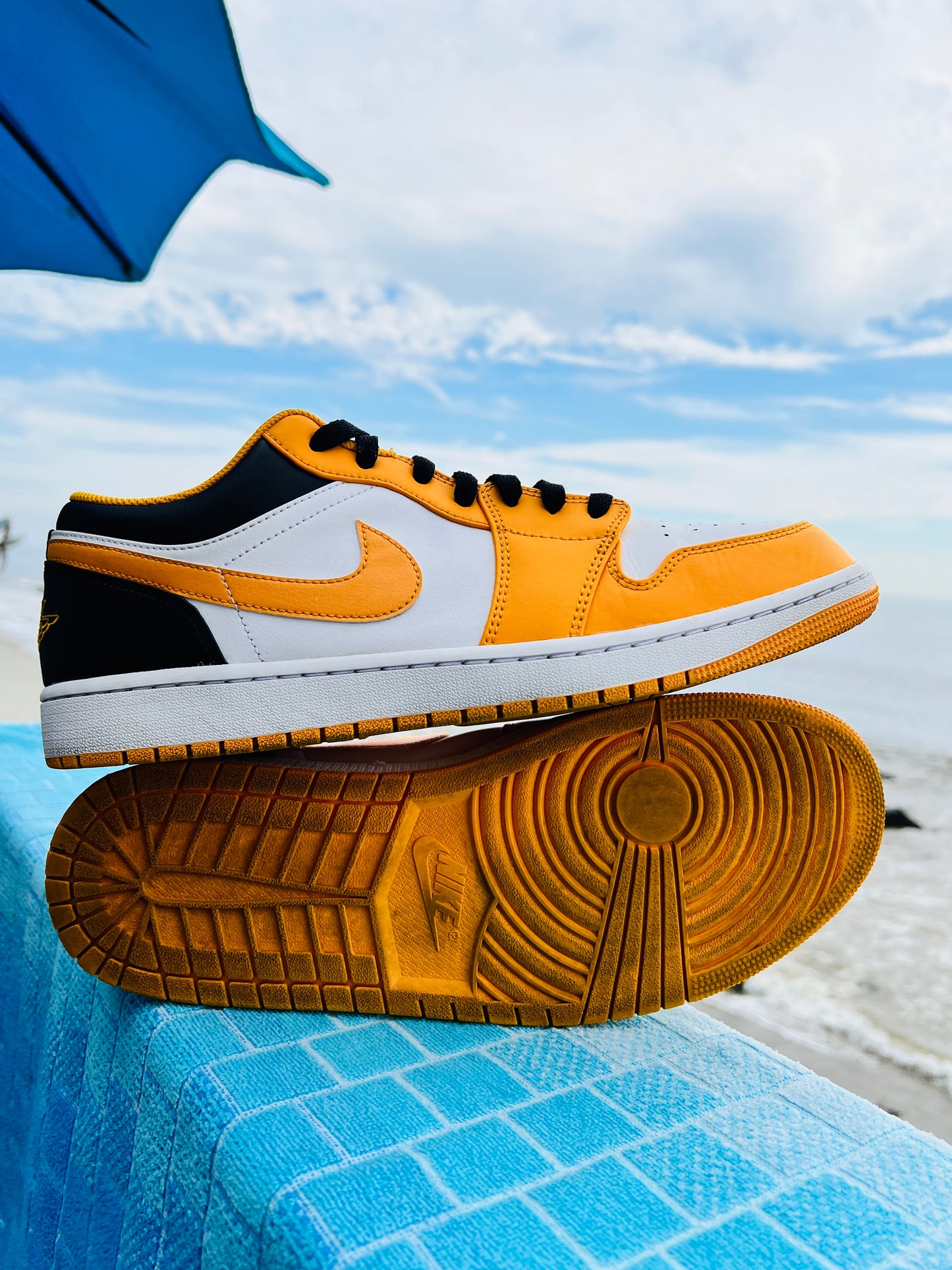 2022 Jordan 1 Low Taxi - 13M/14.5W (553558-701)