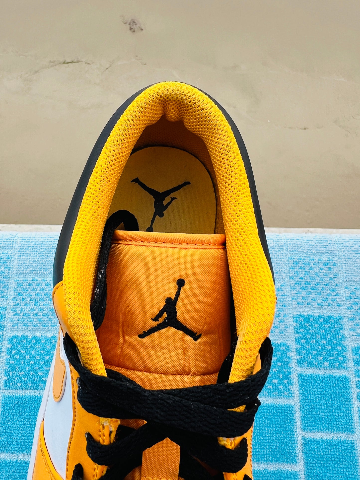 2022 Jordan 1 Low Taxi - 13M/14.5W (553558-701)
