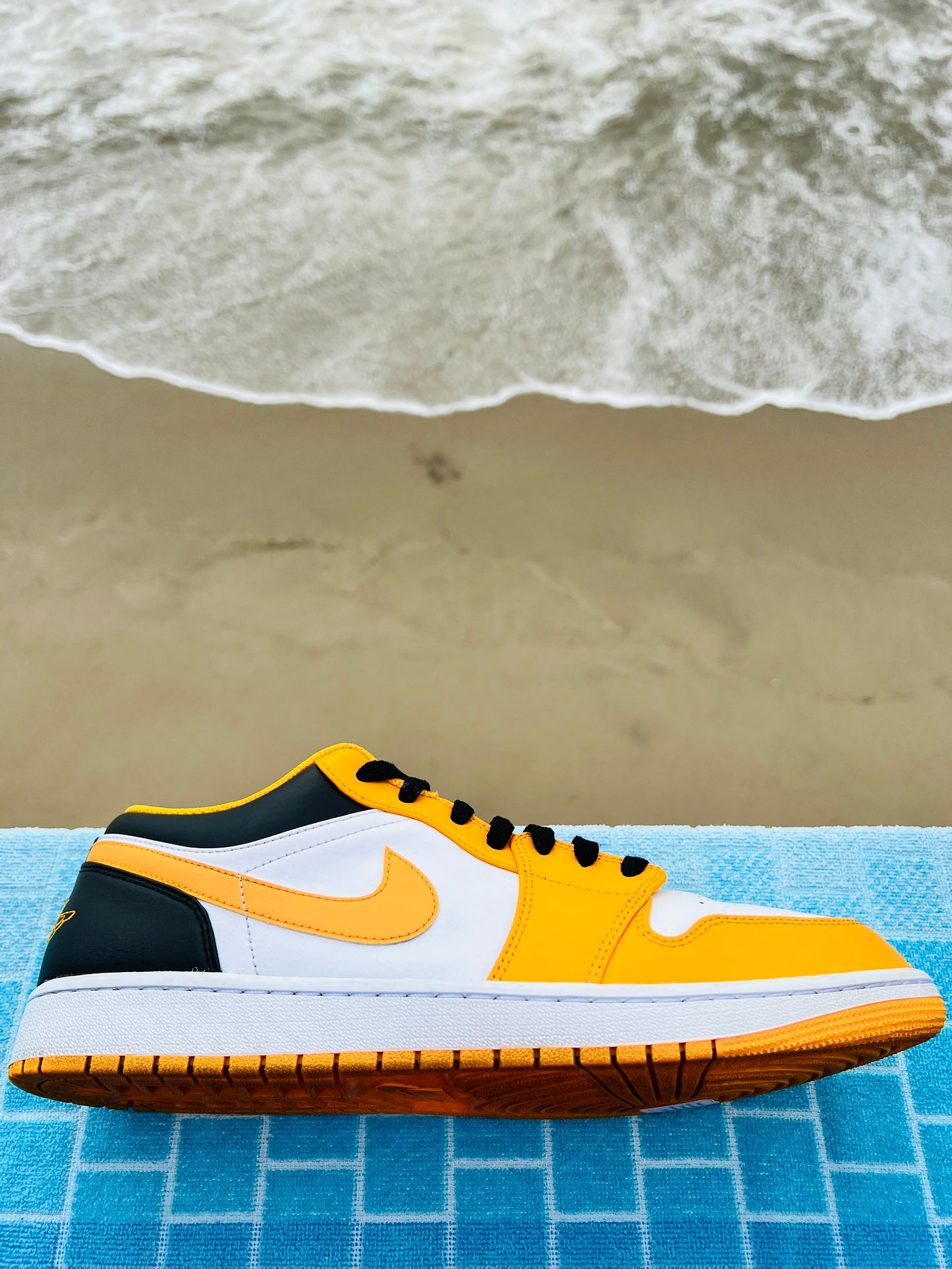 2022 Jordan 1 Low Taxi - 13M/14.5W (553558-701)