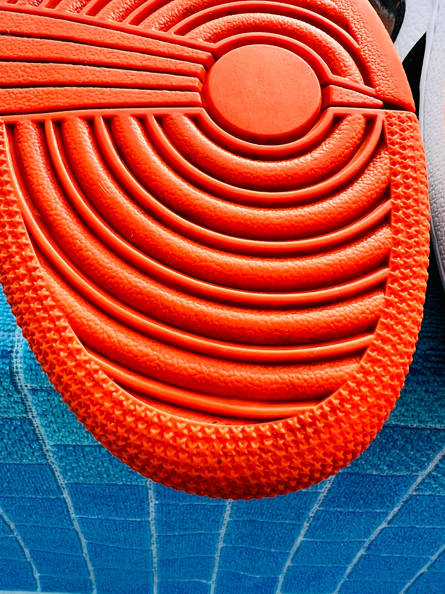 2019 Jordan 1 Low Shattered Backboard - 9M/10.5W (553558-128)