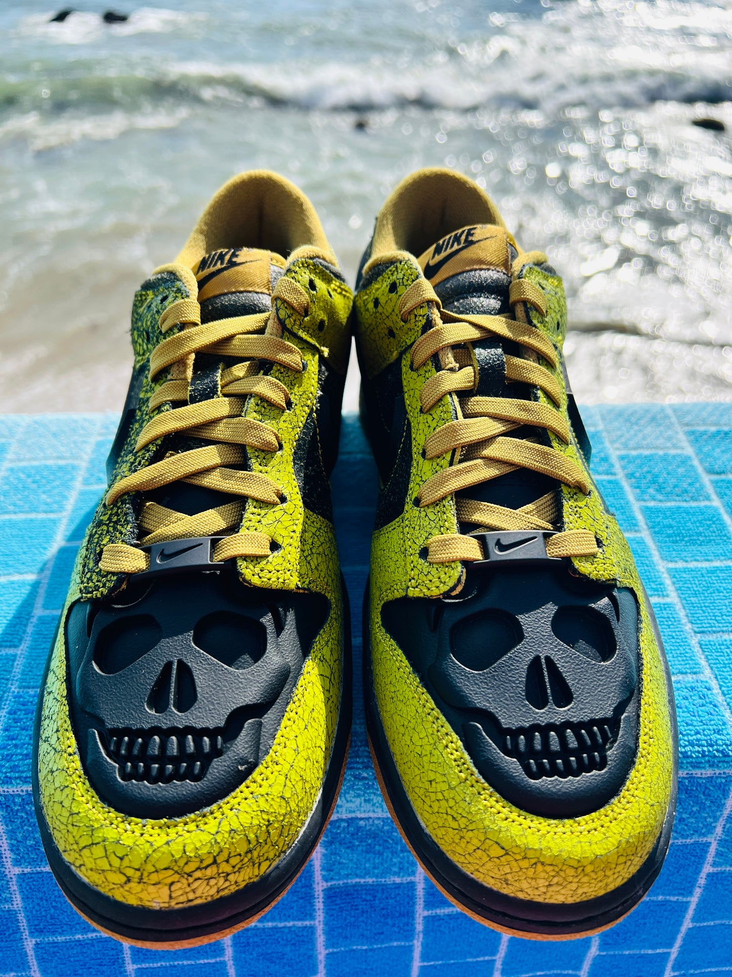 Dunk Low Retro QS Halloween Skull (HV6103-300)