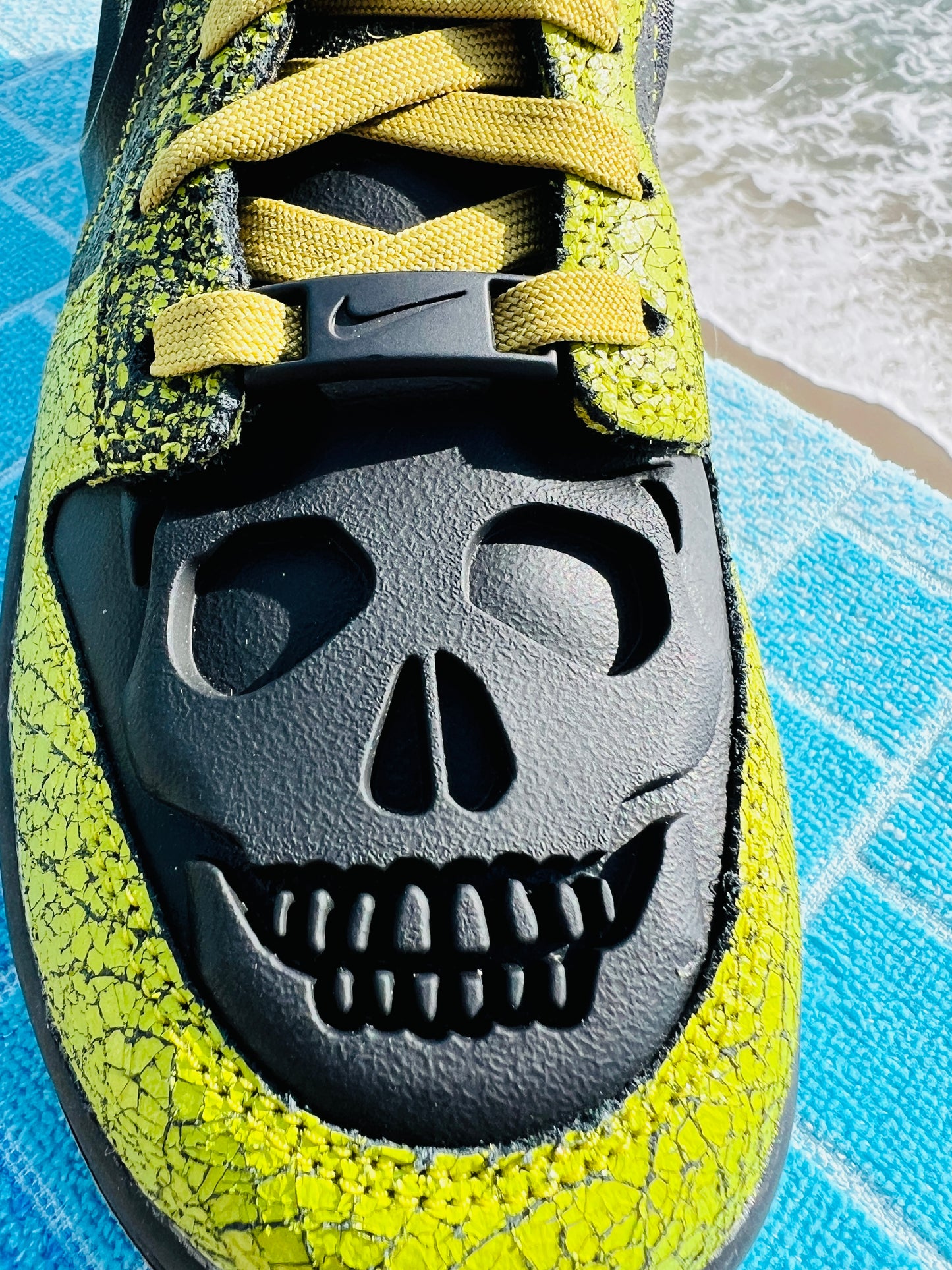 Dunk Low Retro QS Halloween Skull (HV6103-300)