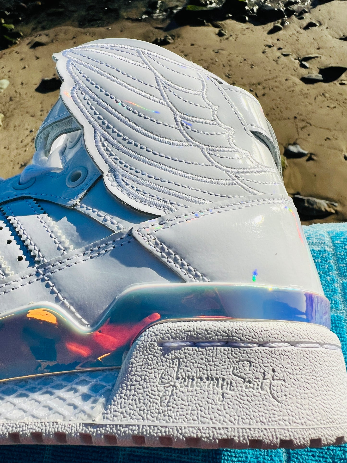 2023 Adidas Forum Hi Wings 4.0 x Jeremy Scott - 6M/7.5W (IE6861)