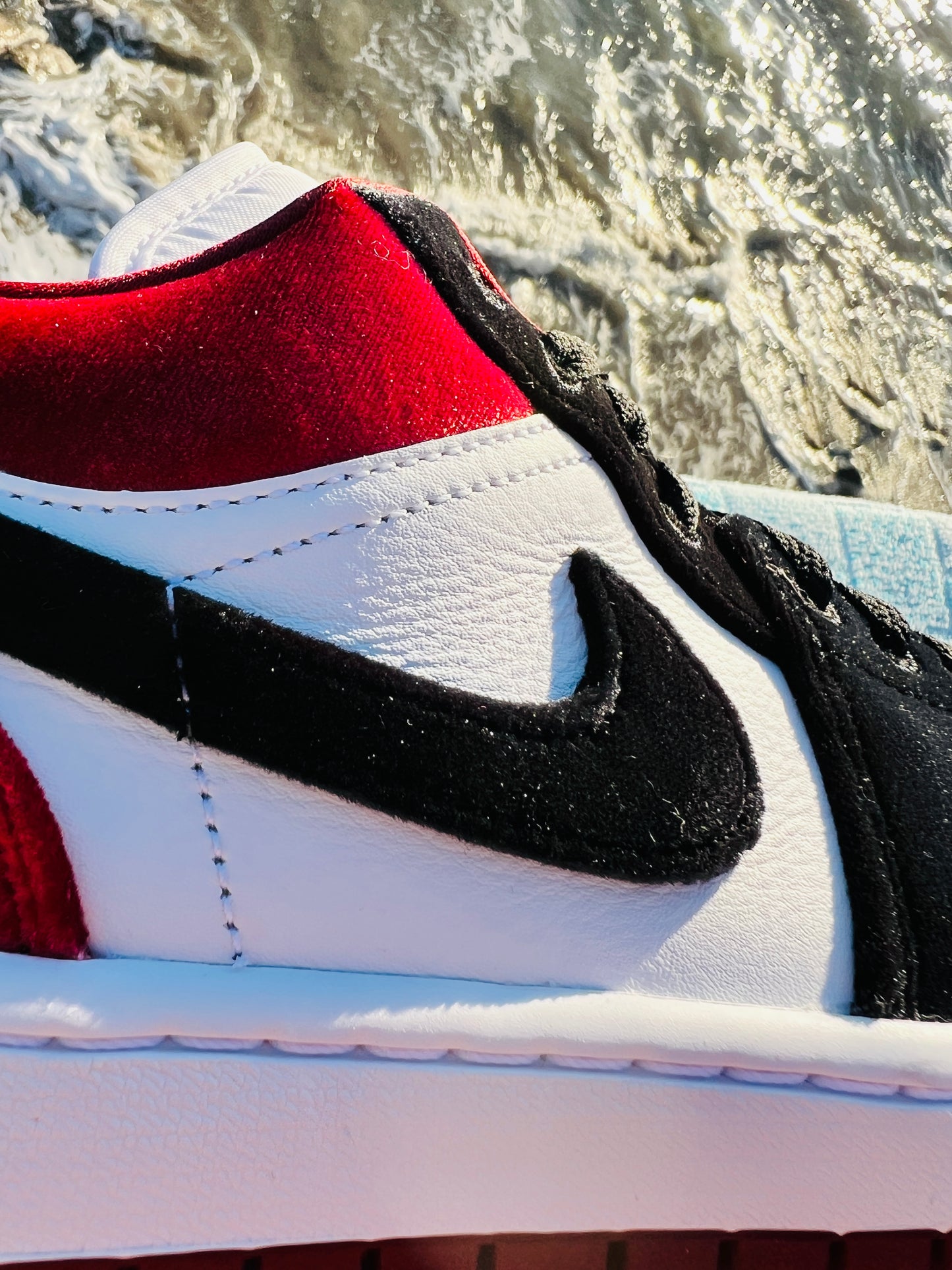 Jordan 1 Low SE Velvet Black Toe - 8.5M/10W (FZ3242-001)
