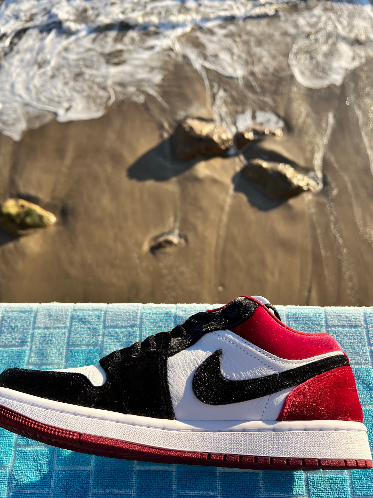 Jordan 1 Low SE Velvet Black Toe - 8.5M/10W (FZ3242-001)