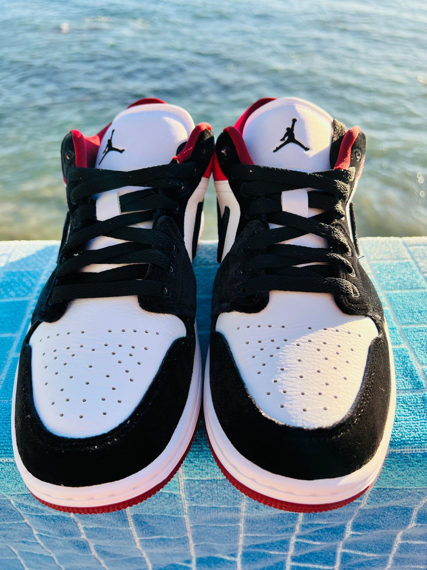 Jordan 1 Low SE Velvet Black Toe - 8.5M/10W (FZ3242-001)
