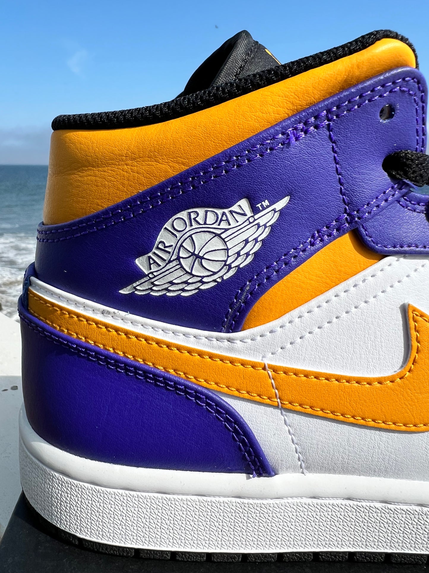 Jordan 1 Hi FlyEase Lakers - 9.5M/11W (CQ3835-517)