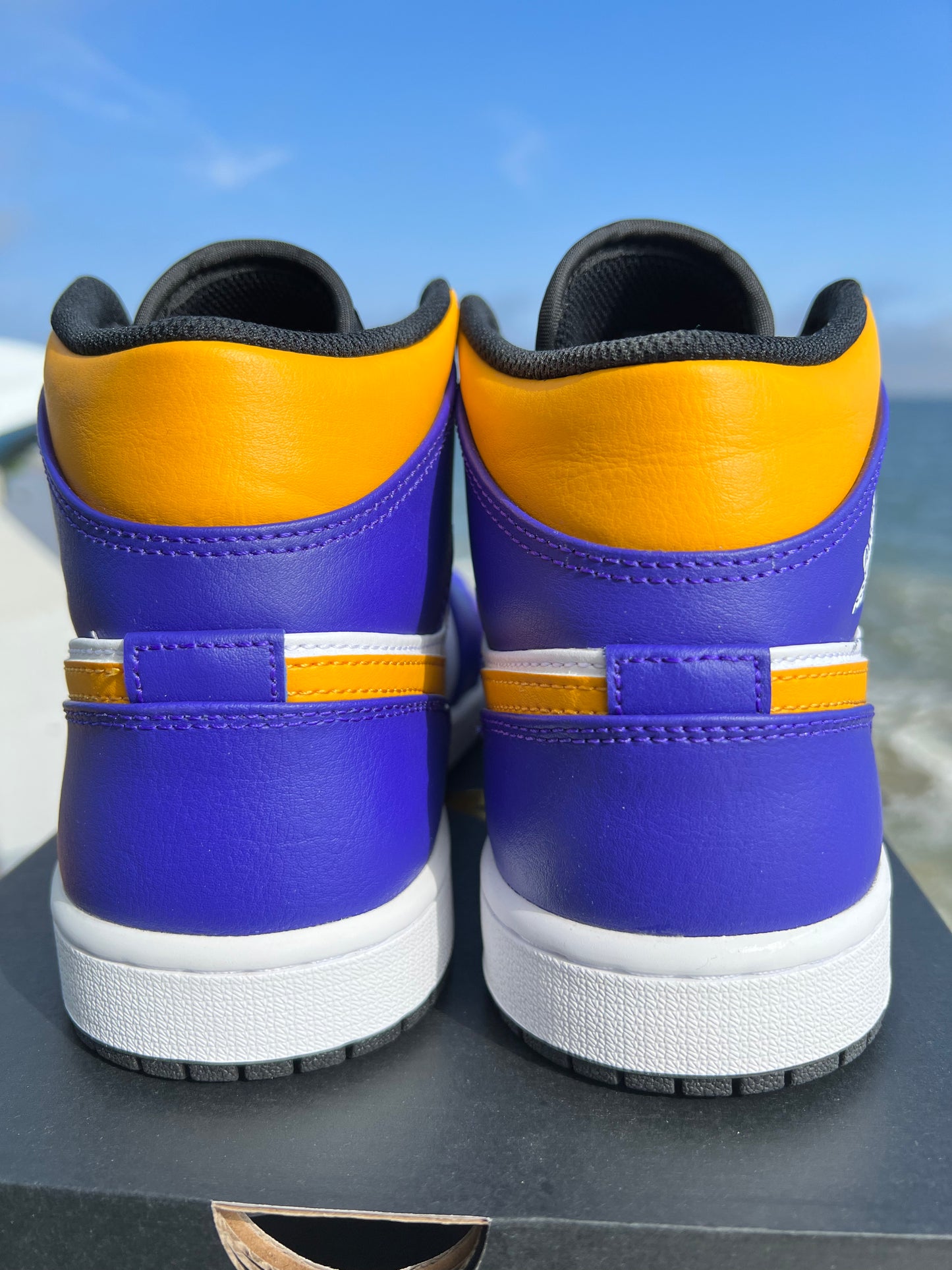 Jordan 1 Hi FlyEase Lakers - 9.5M/11W (CQ3835-517)