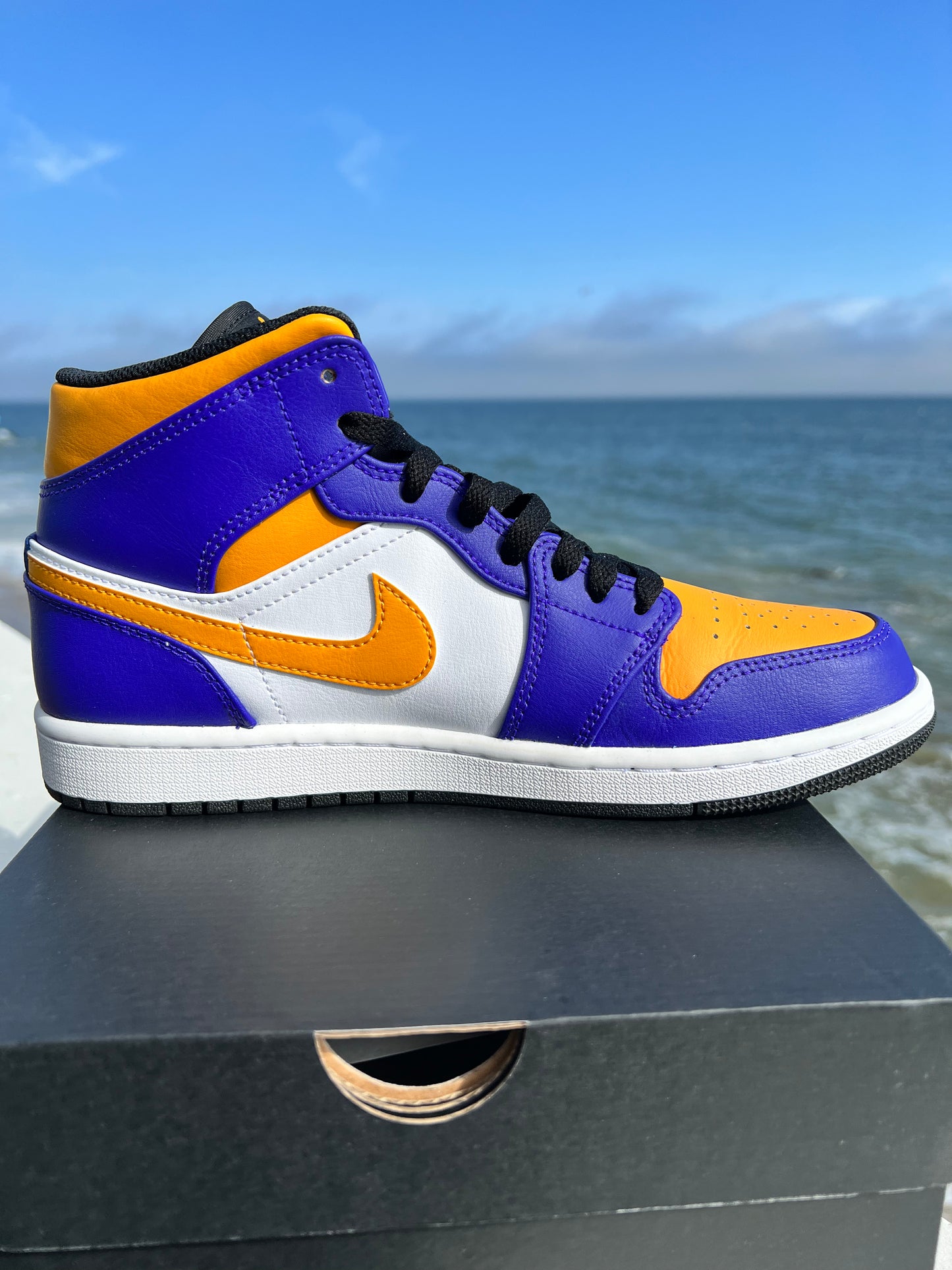 Jordan 1 Hi FlyEase Lakers - 9.5M/11W (CQ3835-517)