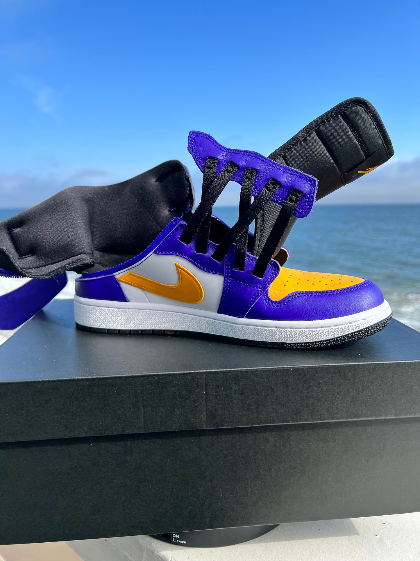 Jordan 1 Hi FlyEase Lakers - 9.5M/11W (CQ3835-517)