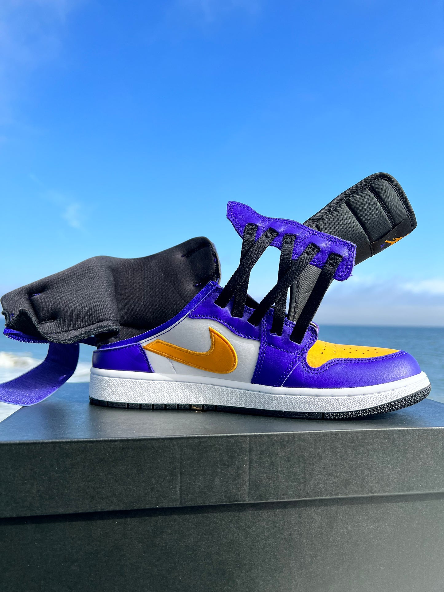 Jordan 1 Hi FlyEase Lakers - 9.5M/11W (CQ3835-517)