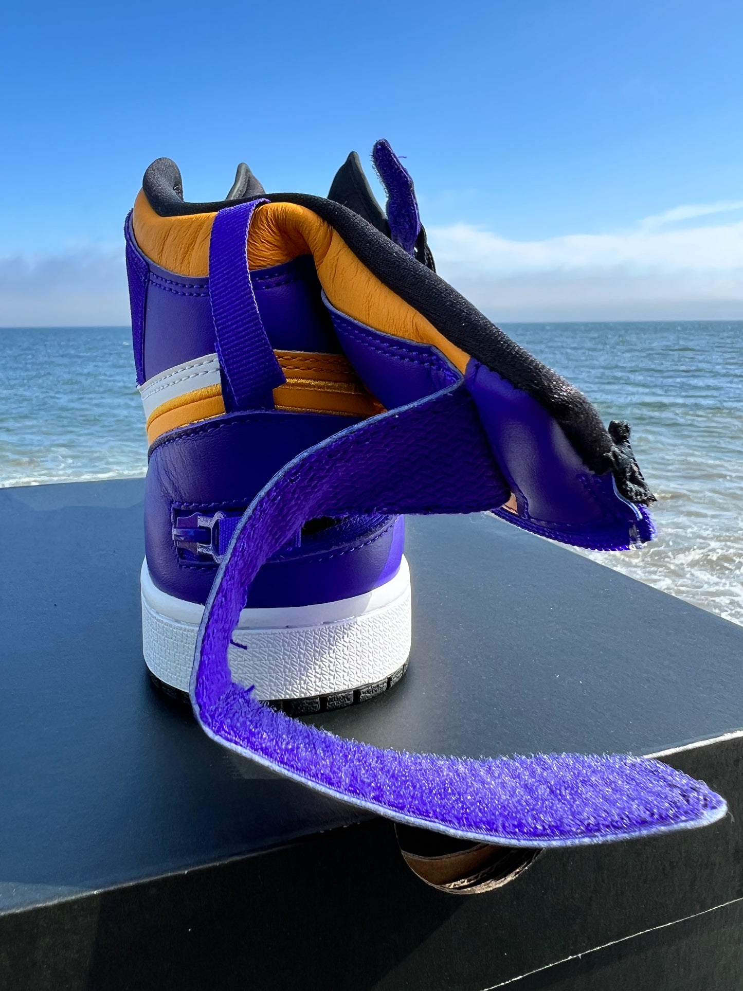 Jordan 1 Hi FlyEase Lakers - 9.5M/11W (CQ3835-517)