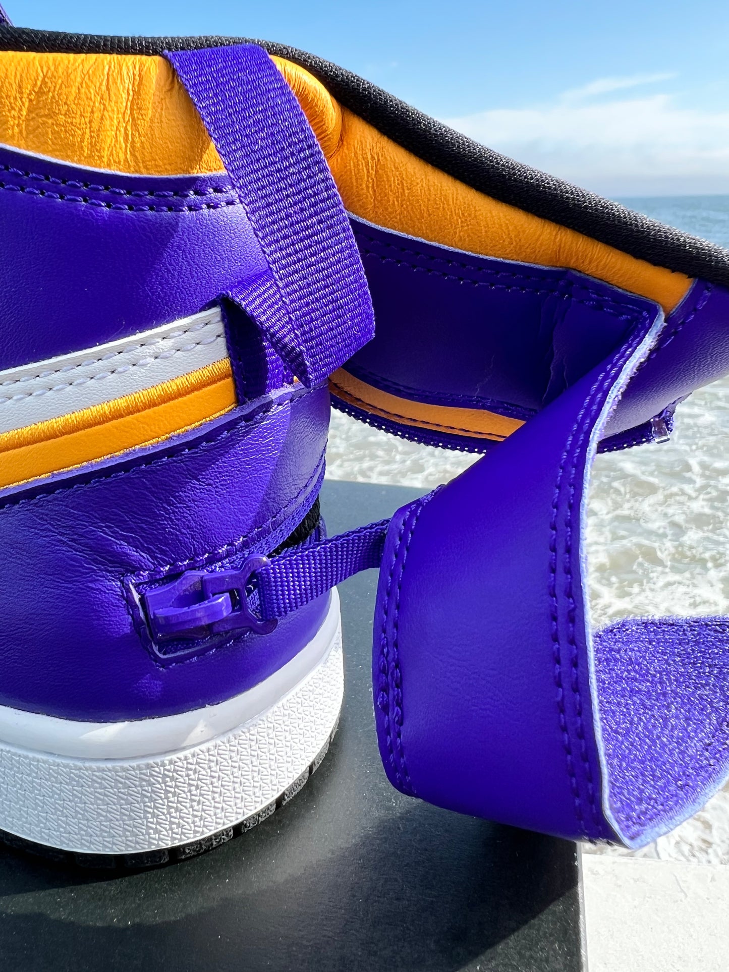 Jordan 1 Hi FlyEase Lakers - 9.5M/11W (CQ3835-517)