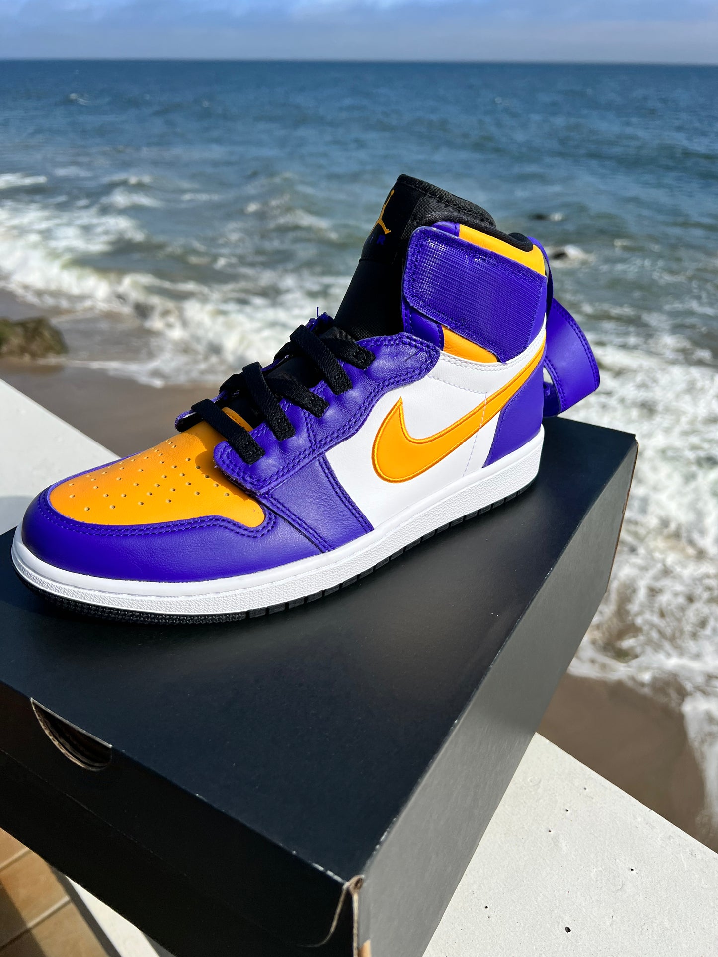 Jordan 1 Hi FlyEase Lakers - 9.5M/11W (CQ3835-517)