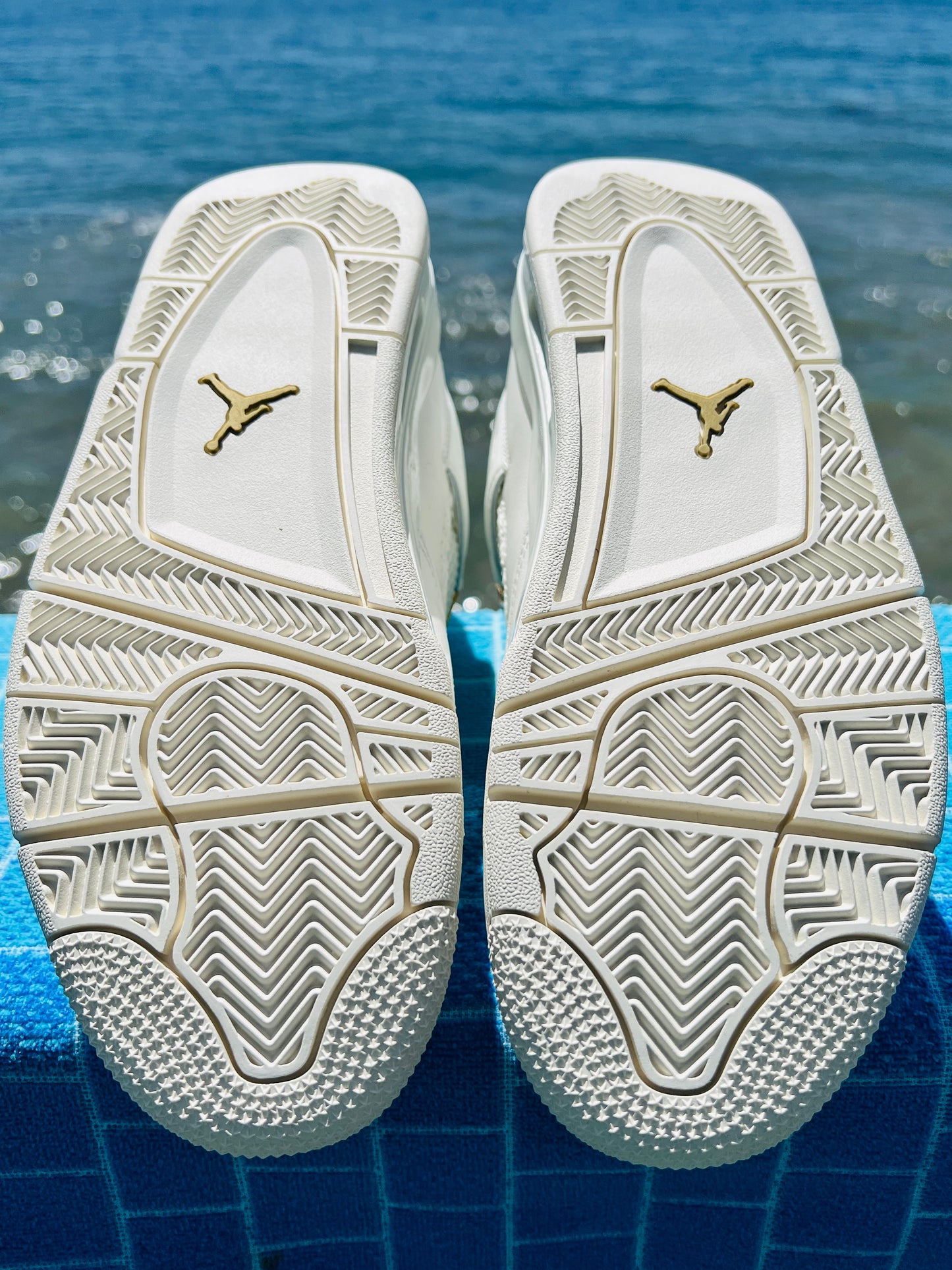 Jordan 4 Retro Metallic Gold - 8.5M/10W (AQ9129-170)